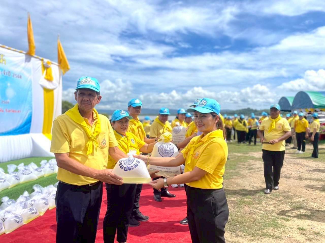 พิธีจิตอาสาปล่อยพันธุ์สัตว์น้ำ เนื่องในวันประมงแห่งชาติ