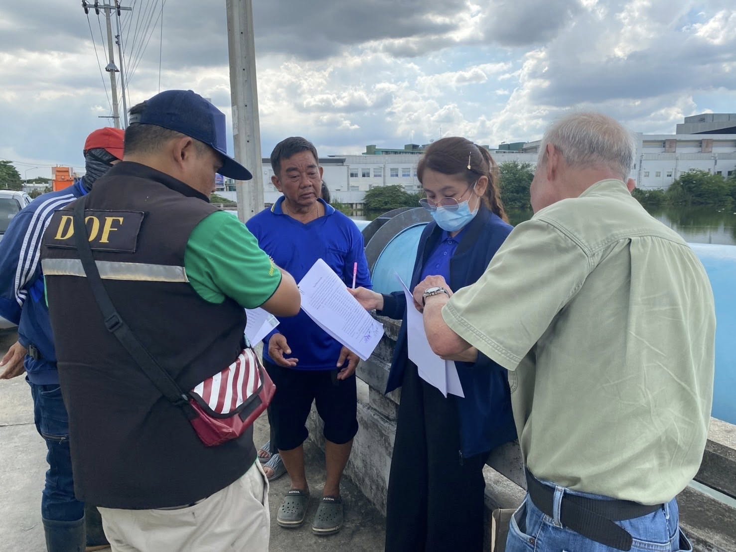 สำนักงานประมงพื้นที่กรุงเทพมหานคร ลงพื้นที่ให้บริการเกษตรกร และสำรวจการแพร่ระบาดของปลาหมอคางดำ