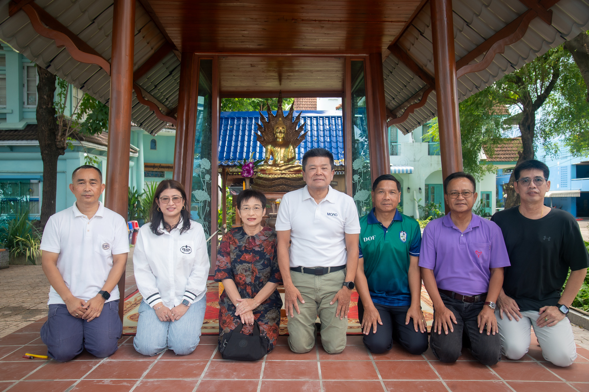 อธิบดีกรมประมง อัญเชิญพระศรีศาสดาประชานาถ ประดิษฐาน ณ ศาลาประดิษฐาน บริเวณลานโพธิ์ กรมประมง..คลิก