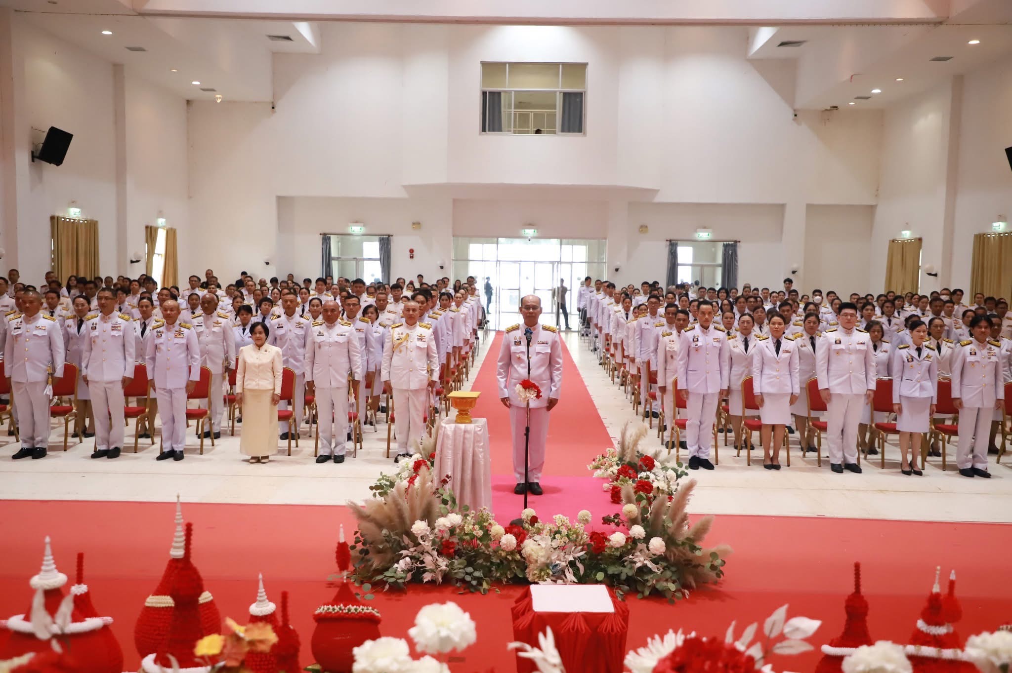 ประมงอุบลฯ ร่วมพิธีวางพานพุ่มดอกไม้ถวายราชสักการะ เนื่องในวันคล้ายวันพระบรมราชสมภพครบ 100 ปี พระบาทสมเด็จพระปรเมนทรมหาอานันทมหิดล พระอัฐมรามาธิบดินทร