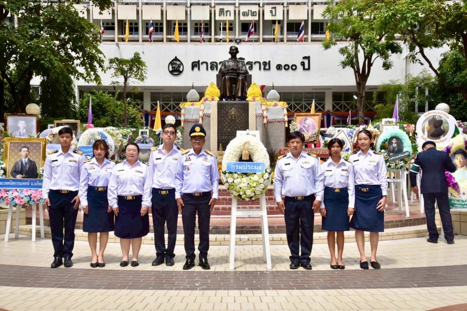 รองอธิบดีกรมประมง ร่วมพิธีวางพวงมาลาถวายสักการะพระราชานุสาวรีย์ สมเด็จพระมหิตลาธิเบศร อดุลยเดชวิกรม พระบรมราชชนก เนื่องในวันมหิดล ประจำปี 2568..คลิก
