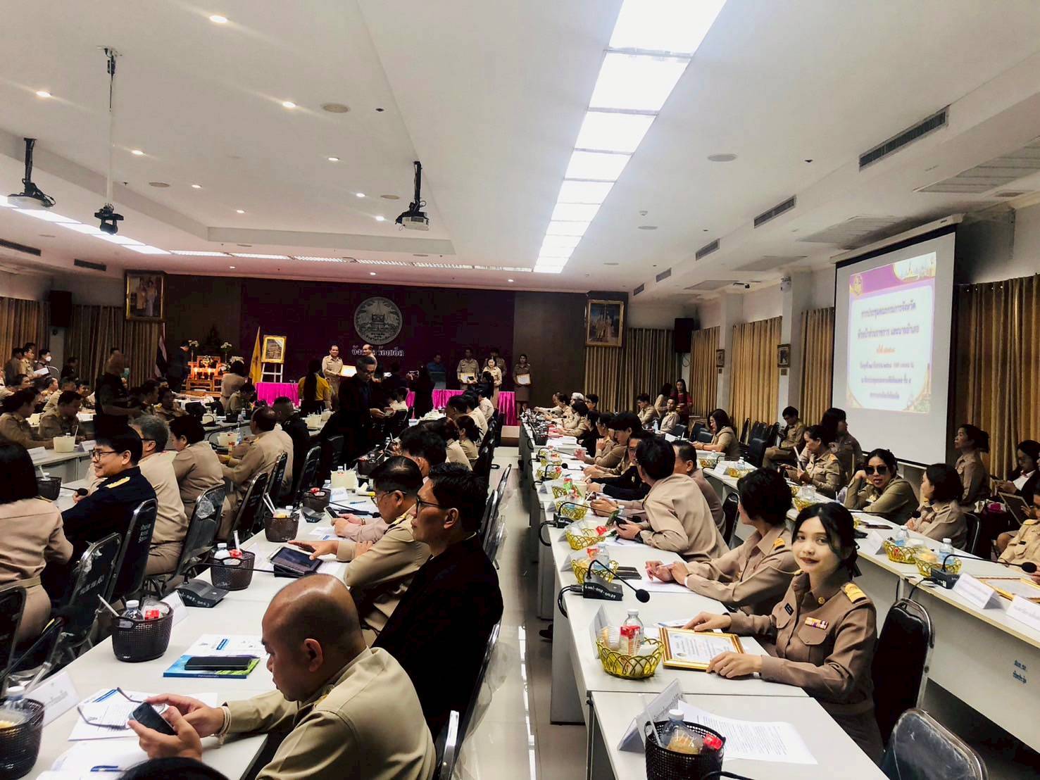 เข้ารับเกียรติบัตร ได้รับรางวัลหน่วยงานที่มีผลการเบิกจ่ายและใช้จ่าย งบประเภทรายจ่ายลงทุน ประจำปีงบประมาณ พ.ศ. 2568 ระดับ ดีเลิศ..คลิก