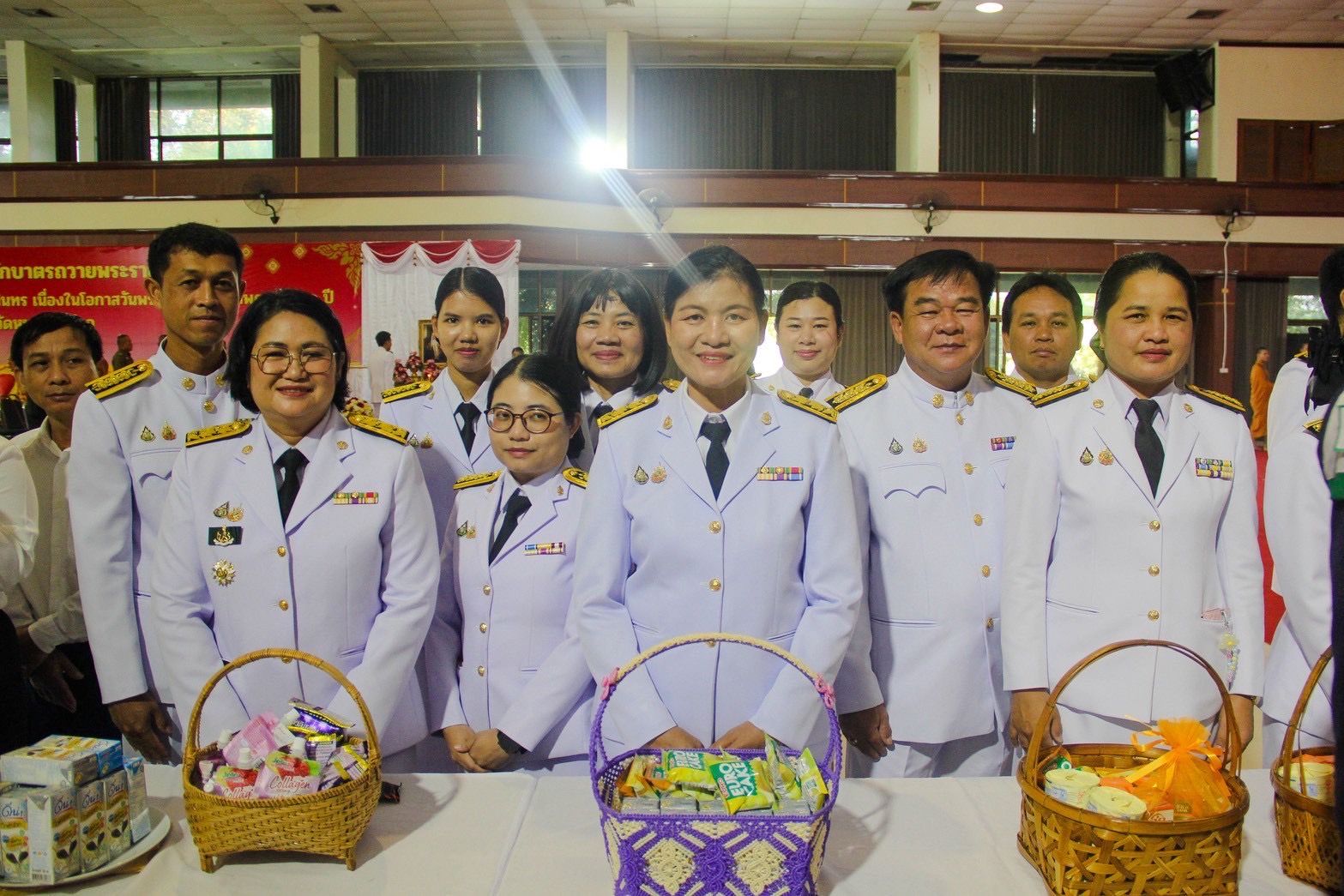 ร่วมพิธีเฉลิมพระเกียรติ พระบาทสมเด็จพระปรเมนทรมหาอานันทมหิดล พระอัฐมรามาธิบดินทร เนื่องในโอกาสวันพระบรมราชสมภพครบ 100 ปี..คลิก