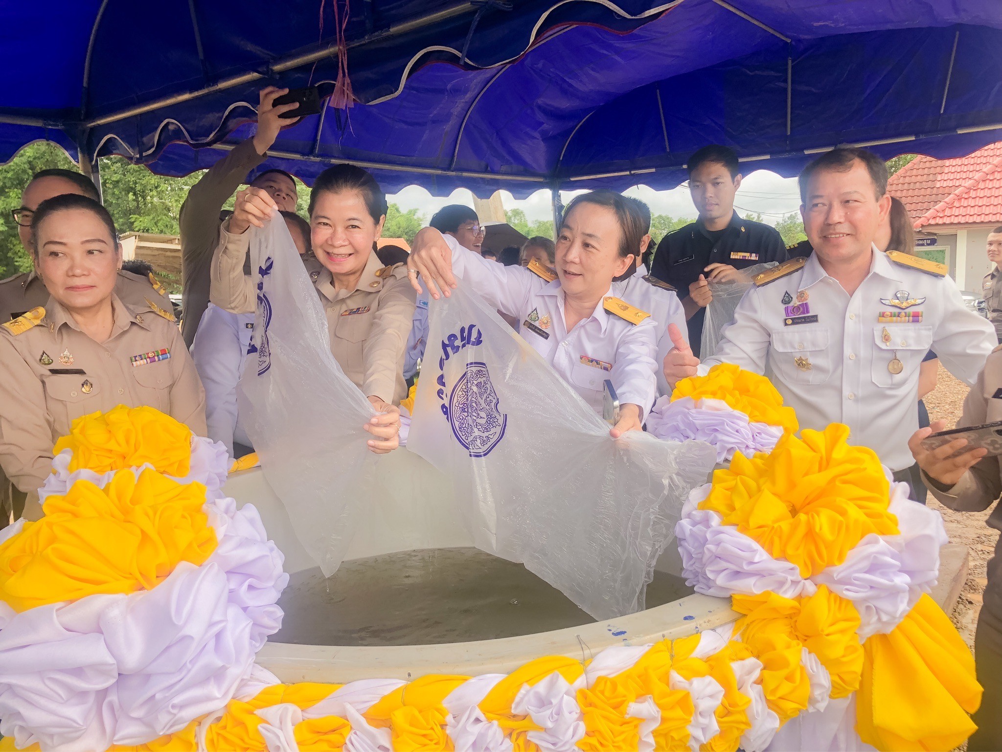 พิธีปล่อยพันธุ์สัตว์น้ำเฉลิมพระเกียรติ เนื่องในโอกาสคล้ายวันเฉลิม พระชนมพรรษาพระบาทสมเด็จพระปรเมนทรรามาธิบดีศรีสินทรมหาวชิราลงกรณ พระวชิรเกล้าเจ้าอยู่หัว..คลิก