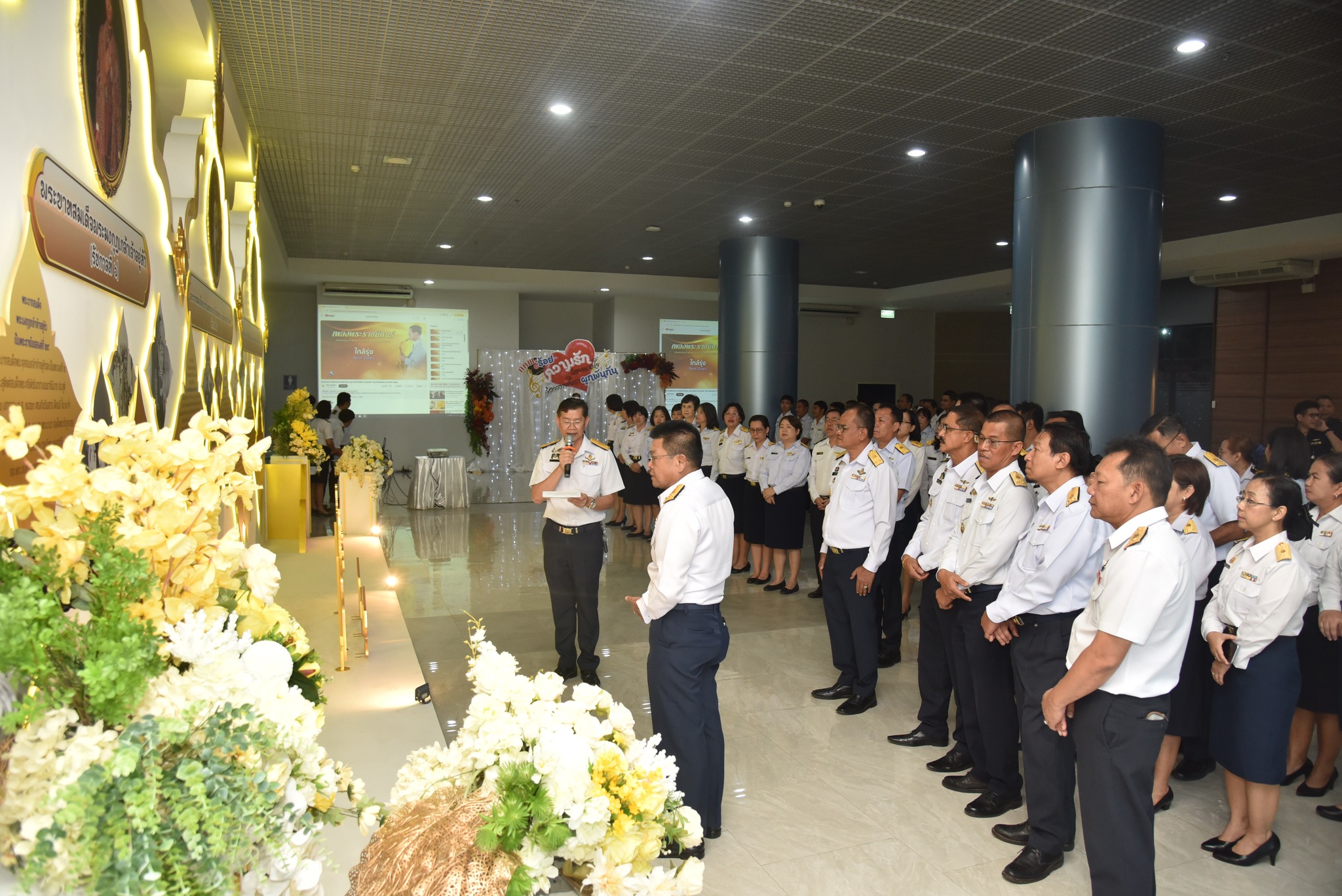อธิบดีกรมประมง เยี่ยมชมนิทรรศการเฉลิมพระเกียรติพระบาทสมเด็จพระมงกุฎเกล้าเจ้าอยู่หัว เนื่องในโอกาสวันสวรรคต ครบ 100 ปี เฉลิมพระเกียรติพระบาทสมเด็จพระปรเมนทรมหาอนันทมหิดล พระอัฐมรามาธิบดินทร เนื่องในโอกาสวันพระบรมราชสมภพ ครบ 100 ปี และเฉลิมพระเกียรติสมเด็จพระเจ้าภคินีเธอ เจ้าฟ้าเพชรรัตนราชสุดา สิริโสภาพัณณวดี เนื่องในโอกาสวันประสูติ ครบ 100 ปี