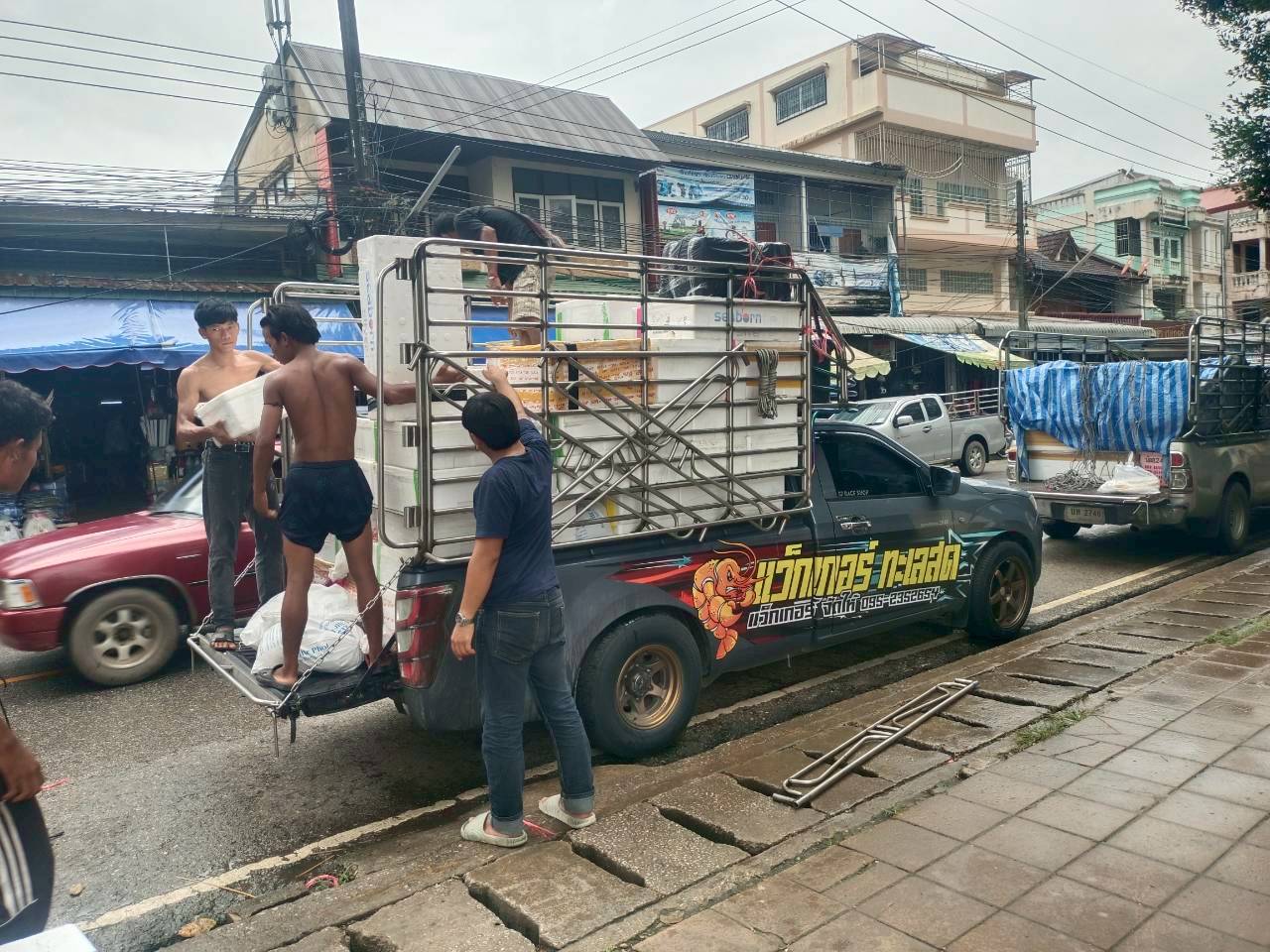 เจ้าหน้าที่ศูนย์บริหารจัดการด่านตรวจประมงเขต 1 (เชียงราย) ตรวจสอบสินค้าสัตว์น้ำส่งออกไปยังสาธารณรัฐประชาธิปไตยประชาชนลาว ผ่านทางด่านพรมแดนอำเภอเชียงแสน..คลิก