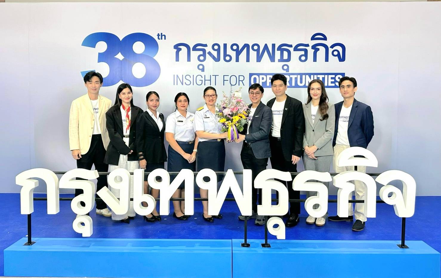 วันที่ 6 ตุลาคม 2568 เวลา 09.30 น. นายศุภกิตติ์ ใสกระจ่าง เลขานุการกรม มอบหมายให้ นางสาวนทีชา วิชัยดิษฐ หัวหน้ากลุ่มเผยแพร่และประชาสัมพันธ์ และคณะ เข้าร่วมแสดงความยินดีเนื่องในโอกาส วาระครบรอบ 38 ปี กรุงเทพธุรกิจ