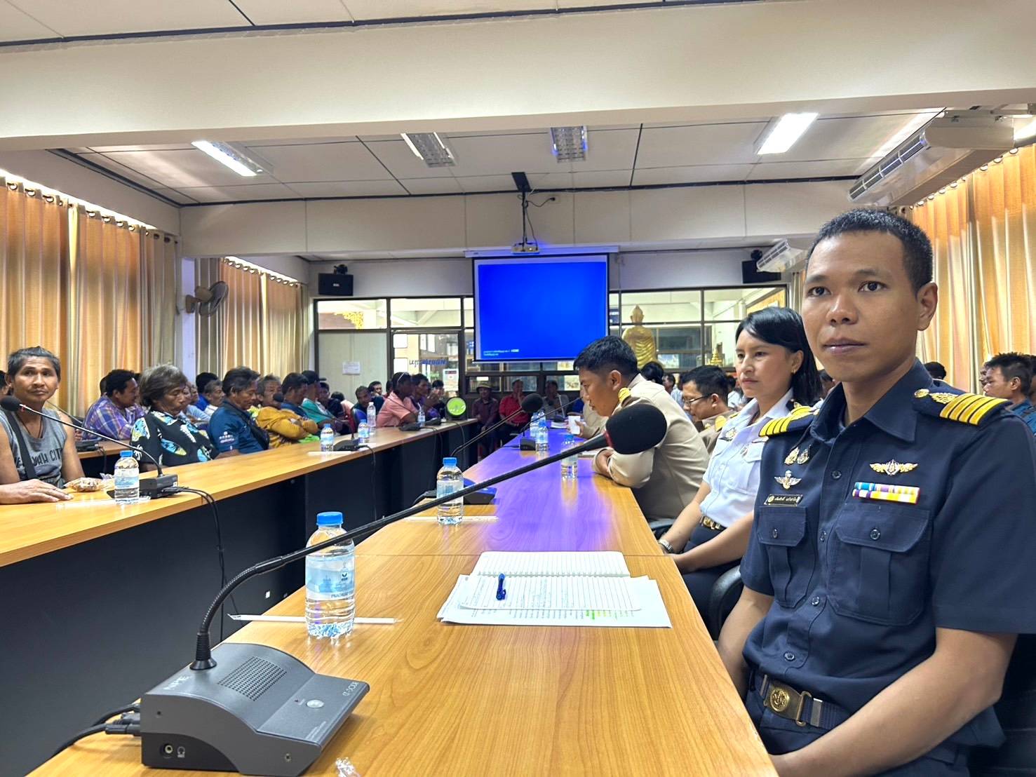 “นปท.บางสะพานฯ เข้าร่วมประชุมเพื่อหารือแนวทางแก้ไข ปัญหาในเบื้องต้นร่วมกัน ระหว่างรอผลการพิจารณาแนวทาง แก้ไขปัญหาจากจังหวัดฯ