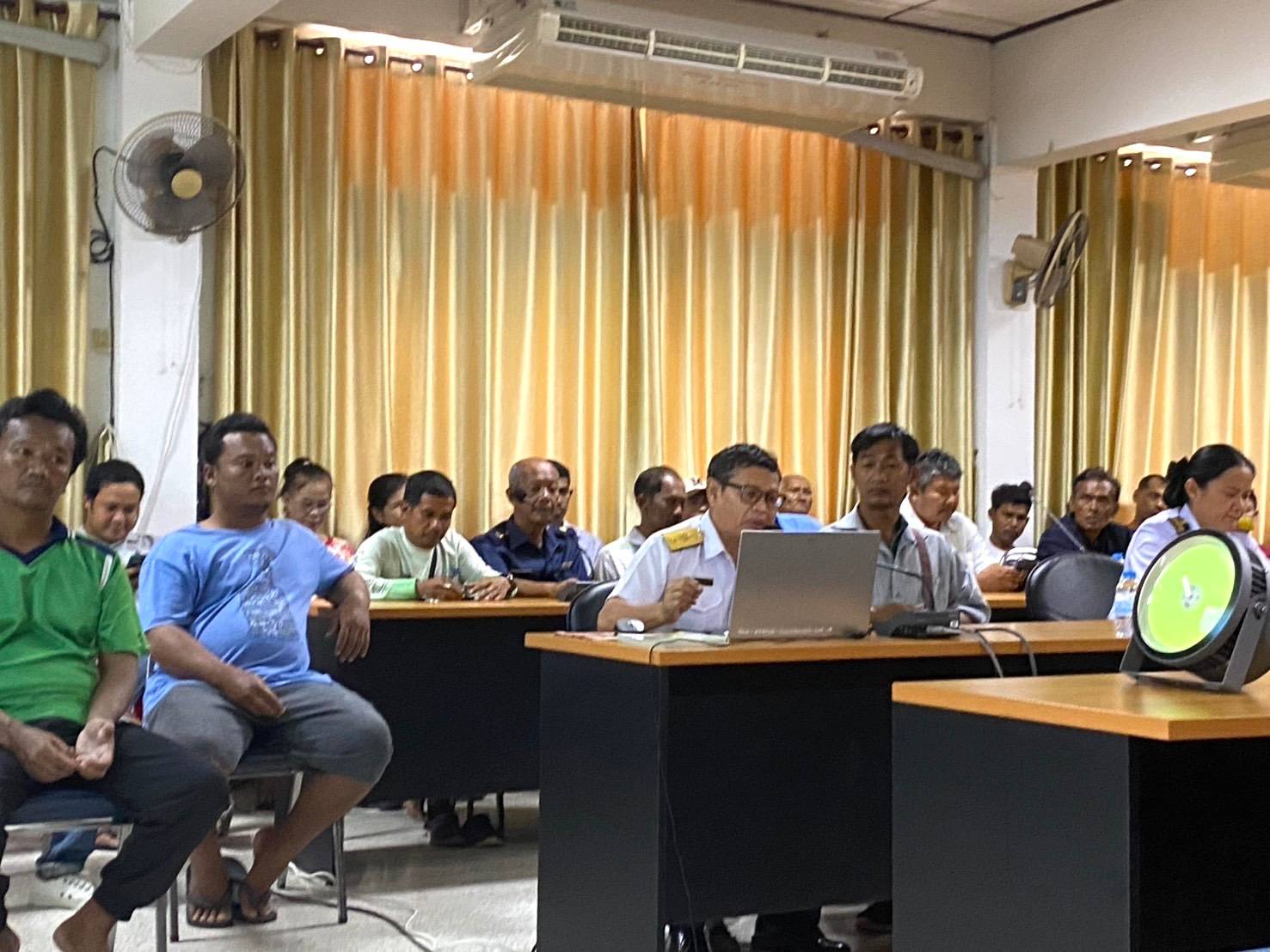 “นปท.บางสะพานฯ เข้าร่วมประชุมเพื่อหารือแนวทางแก้ไข ปัญหาในเบื้องต้นร่วมกัน ระหว่างรอผลการพิจารณาแนวทาง แก้ไขปัญหาจากจังหวัดฯ