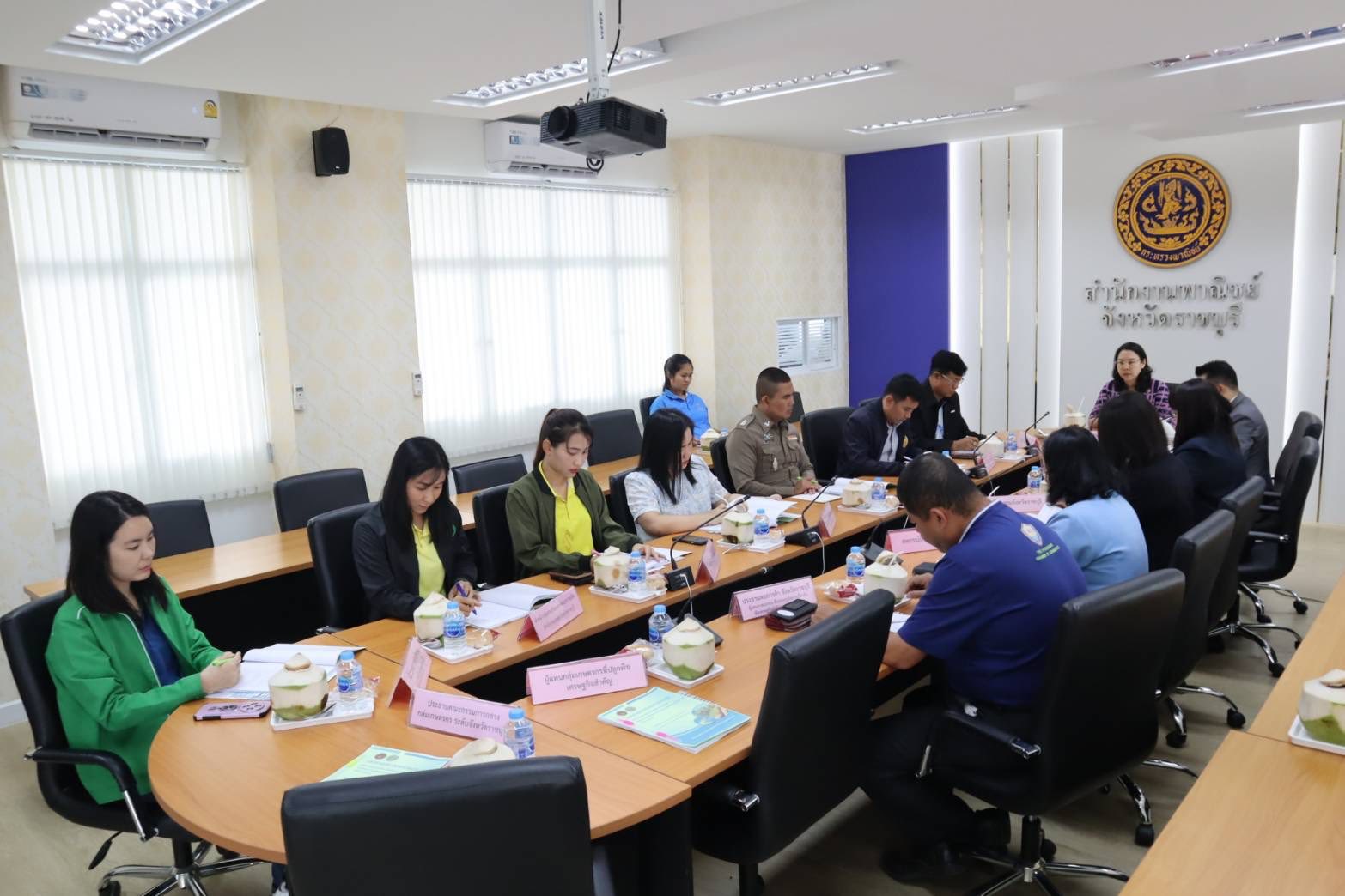 เข้าร่วมประชุมคณะกรรมการเพื่อแก้ไขปัญหาเกษตรกรอันเนื่องมาจากผลิตผลการเกษตรระดับจังหวัด จังหวัดราชบุรี