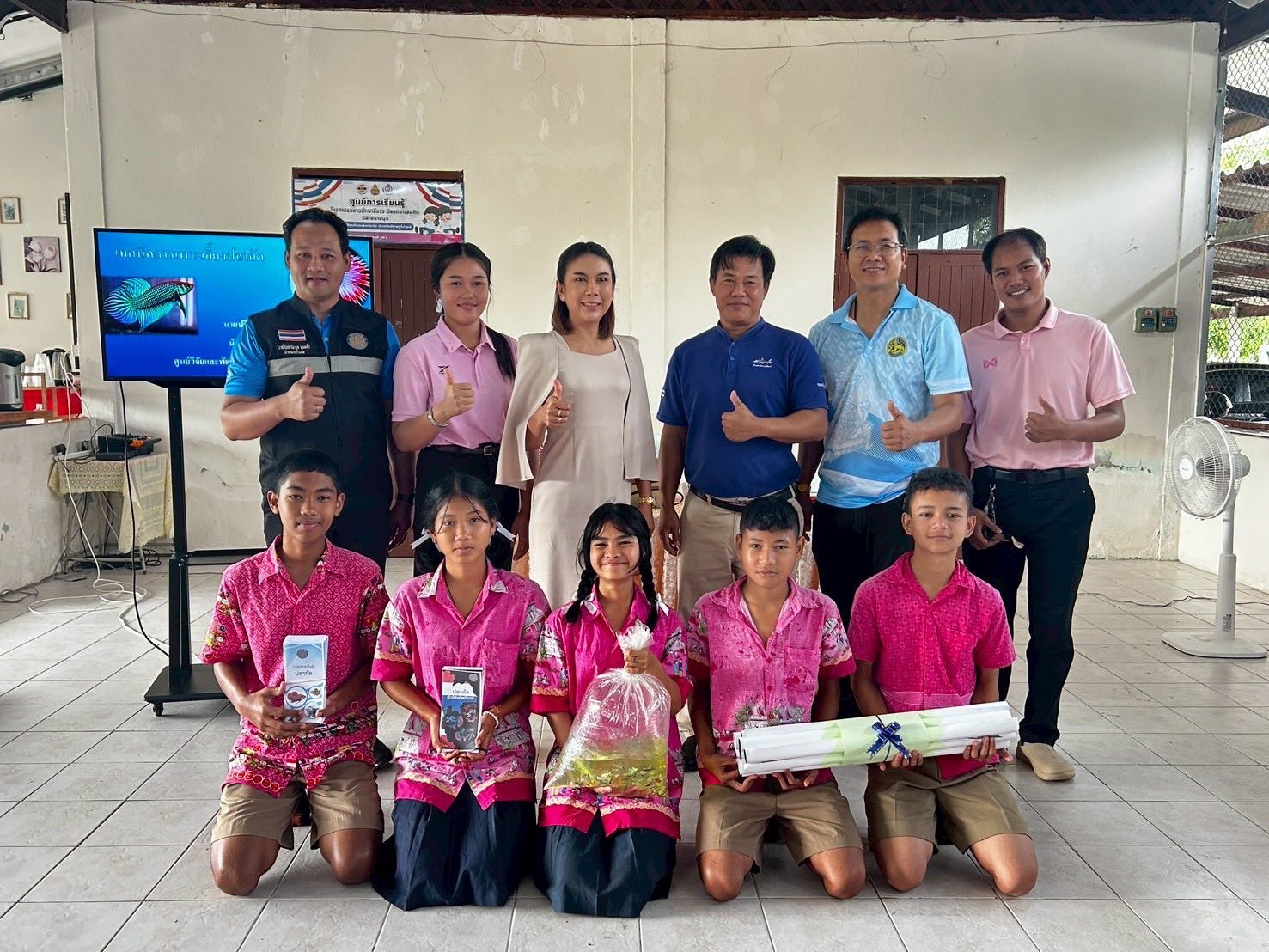 เข้าร่วมกิจกรรมอบรมให้ความรู้เรื่อง การเพาะเลี้ยงปลากัด แก่คณะครูและนักเรียน โรงเรียนวัดหนองกระทุ่ม