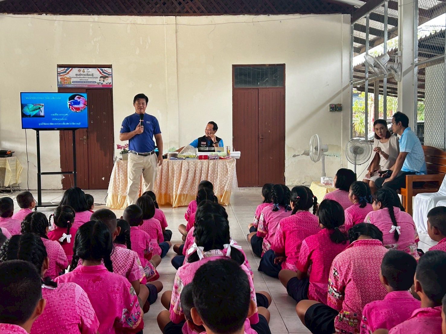 เข้าร่วมกิจกรรมอบรมให้ความรู้เรื่อง การเพาะเลี้ยงปลากัด แก่คณะครูและนักเรียน โรงเรียนวัดหนองกระทุ่ม..คลิก