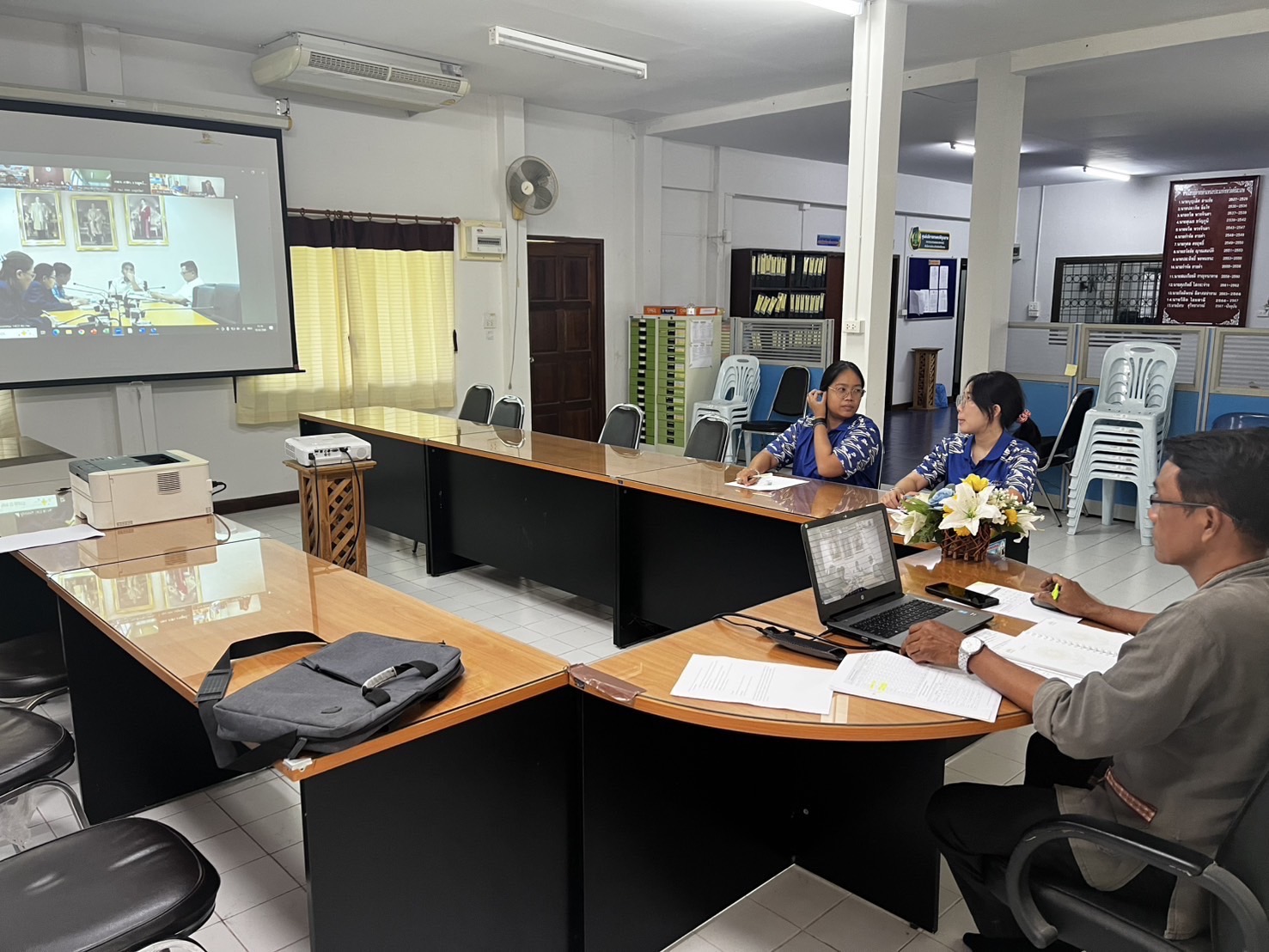 “ประมงศรีสะเกษ ร่วมประชุมพิจารณาแนวทางการให้ความช่วยเหลือ เยียวยา เกษตรกรที่ได้รับผลกระทบจากเหตุการณ์ความไม่สงบในเขตชายแดนไทย - กัมพูชา”