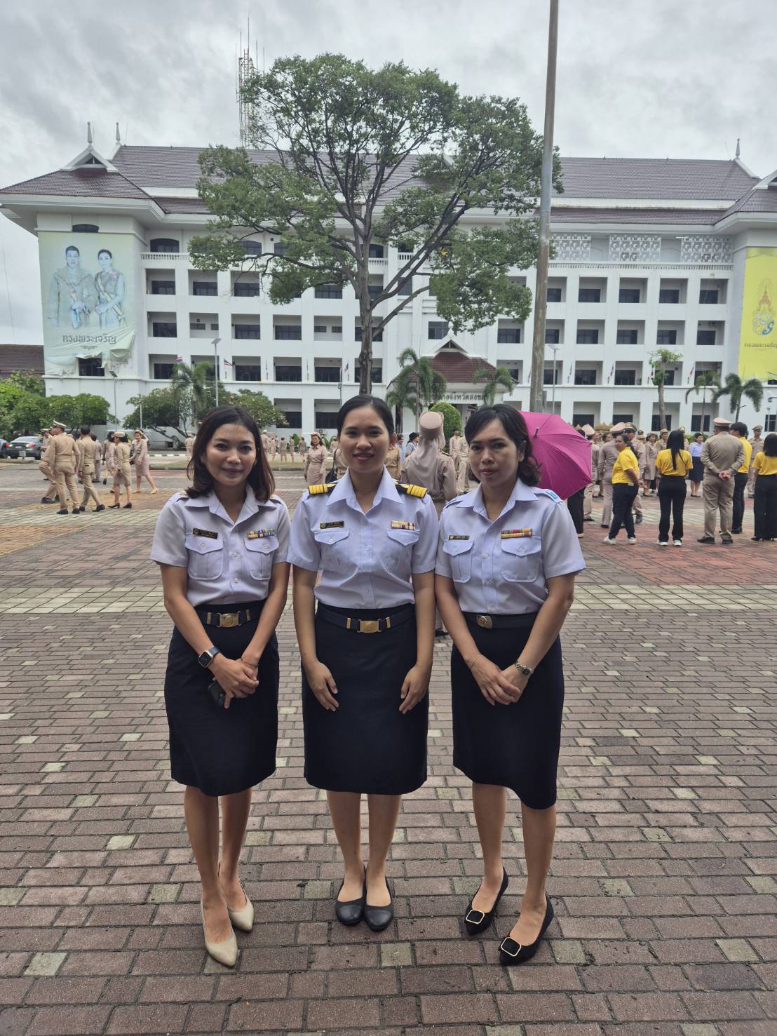 เคารพธงชาติไทยและร้องเพลงชาติไทย เนื่องในวันพระราชทานธงชาติไทย..คลิก