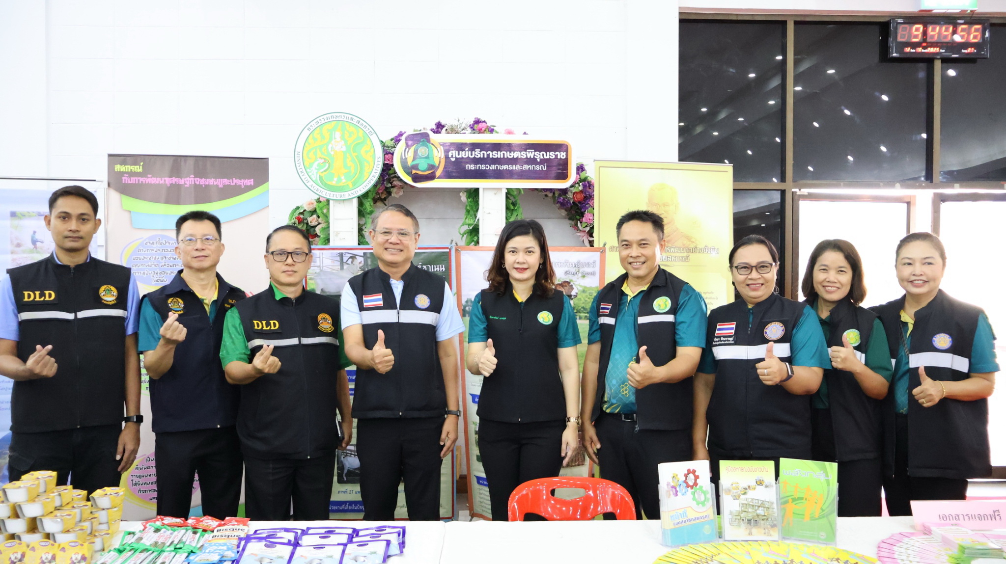 ต้อนรับร้อยเอกธรรมนัส พรหมเผ่า รองนายกรัฐมนตรี และรัฐมนตรีว่าการกระทรวงเกษตรและสหกรณ์ และศาสตราจารย์ ดร.นฤมล ภิญโญสินวัฒน์ รัฐมนตรีว่าการกระทรวงศึกษาธิการ..คลิก