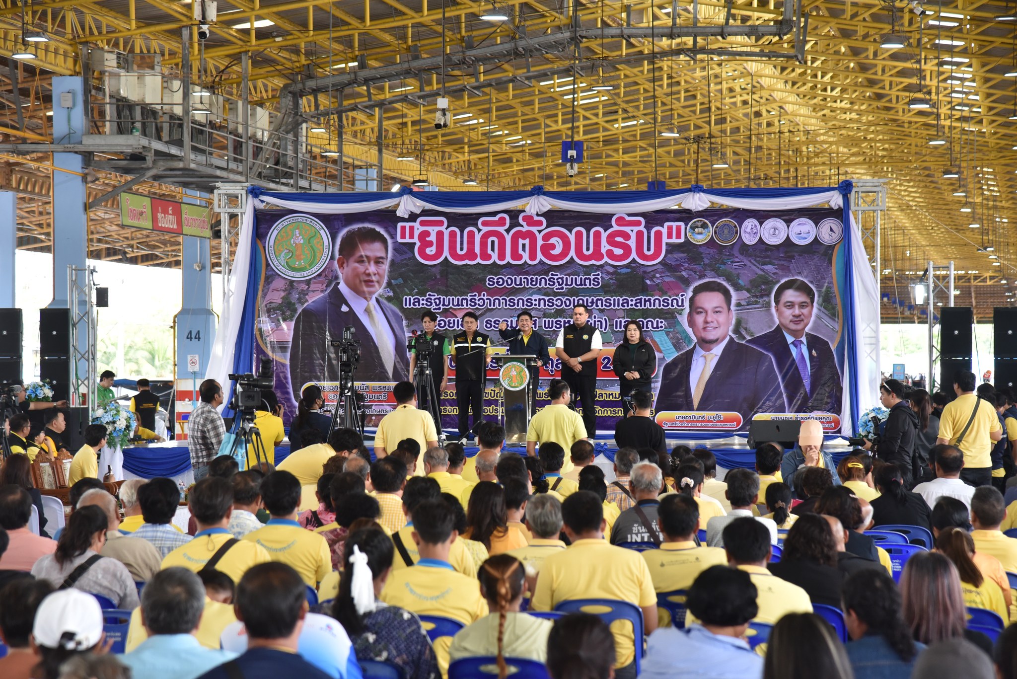 รองนายกรัฐมนตรีและรัฐมนตรีว่าการกระทรวงเกษตรและสหกรณ์ ตรวจเยี่ยมโครงการแก้ไขปัญหาการแพร่ระบาดของปลาหมอคางดำ และโครงการนำเรือประมงออกนอกระบบเพื่อการจัดการทรัพยากรประมงอย่างยั่งยืน..คลิก