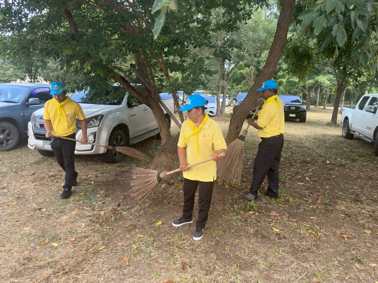 ร่วมกิจกรรมจิตอาสาบำเพ็ญสาธารณประโยชน์และบำเพ็ญสาธารณกุศล เนื่องในวันนวมินทรมหาราช และวันรักต้นไม้ประจำปีของชาติ..คลิก