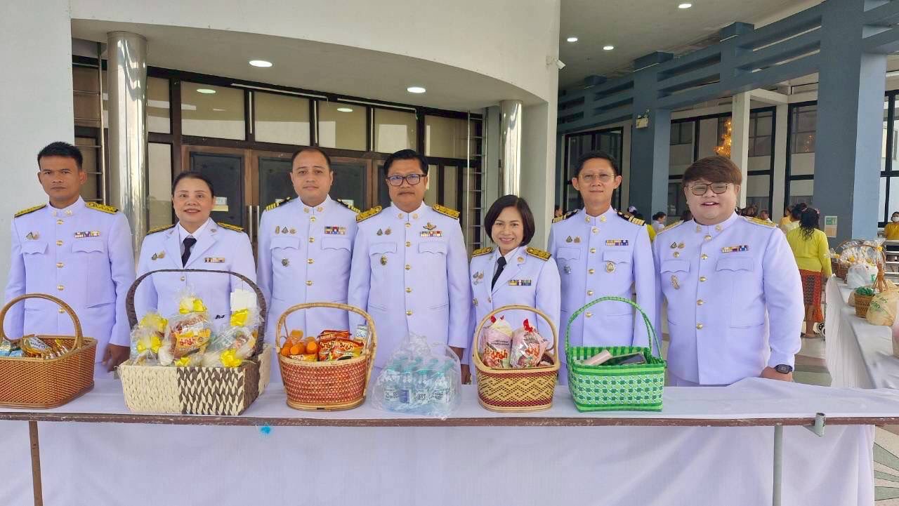 เข้าร่วมพิธีทำบุญตักบาตรถวายพระราชกุศลและพิธีวางพวงมาลา เนื่องในวันคล้ายวันสวรรคต พระบาทสมเด็จพระบรมชนกาธิเบศร มหาภูมิพลอดุลยเดชมหาราช บรมนาถบพิตร
