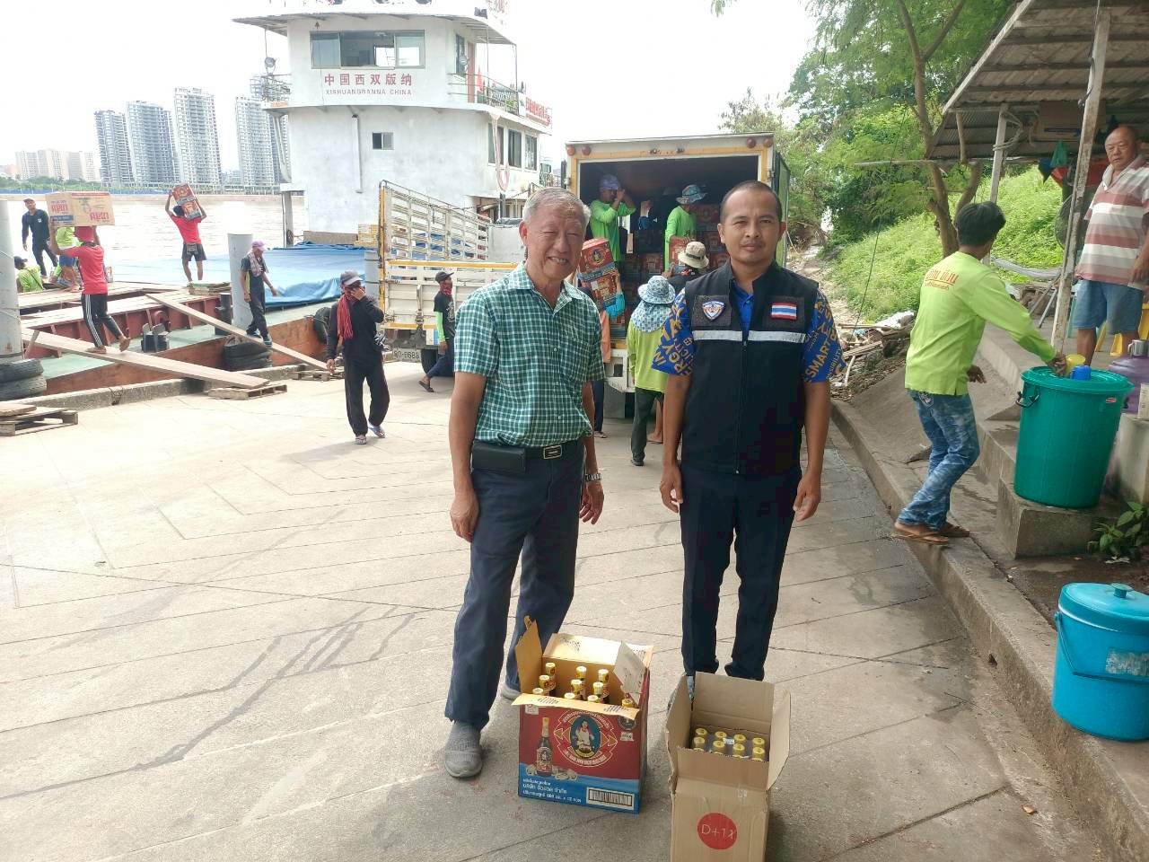 เจ้าหน้าที่ศูนย์บริหารจัดการด่านตรวจประมงเขต 1 (เชียงราย) ตรวจสอบสินค้าประมงส่งออกไปยังสาธารณรัฐประชาธิปไตยประชาชนลาว และสาธารณรัฐแห่งสหภาพเมียนมา