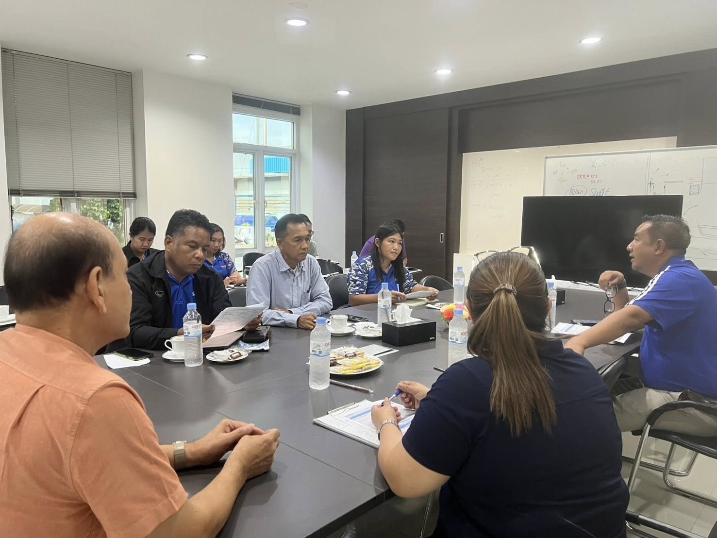 สำนักงานประมงพื้นที่กรุงเทพมหานคร เข้าร่วมหารือกับตัวแทนของ บจก.ศิริแสงอารำพี เรื่องการรับซื้อปลาหมอคางดำจากเกษตรกร