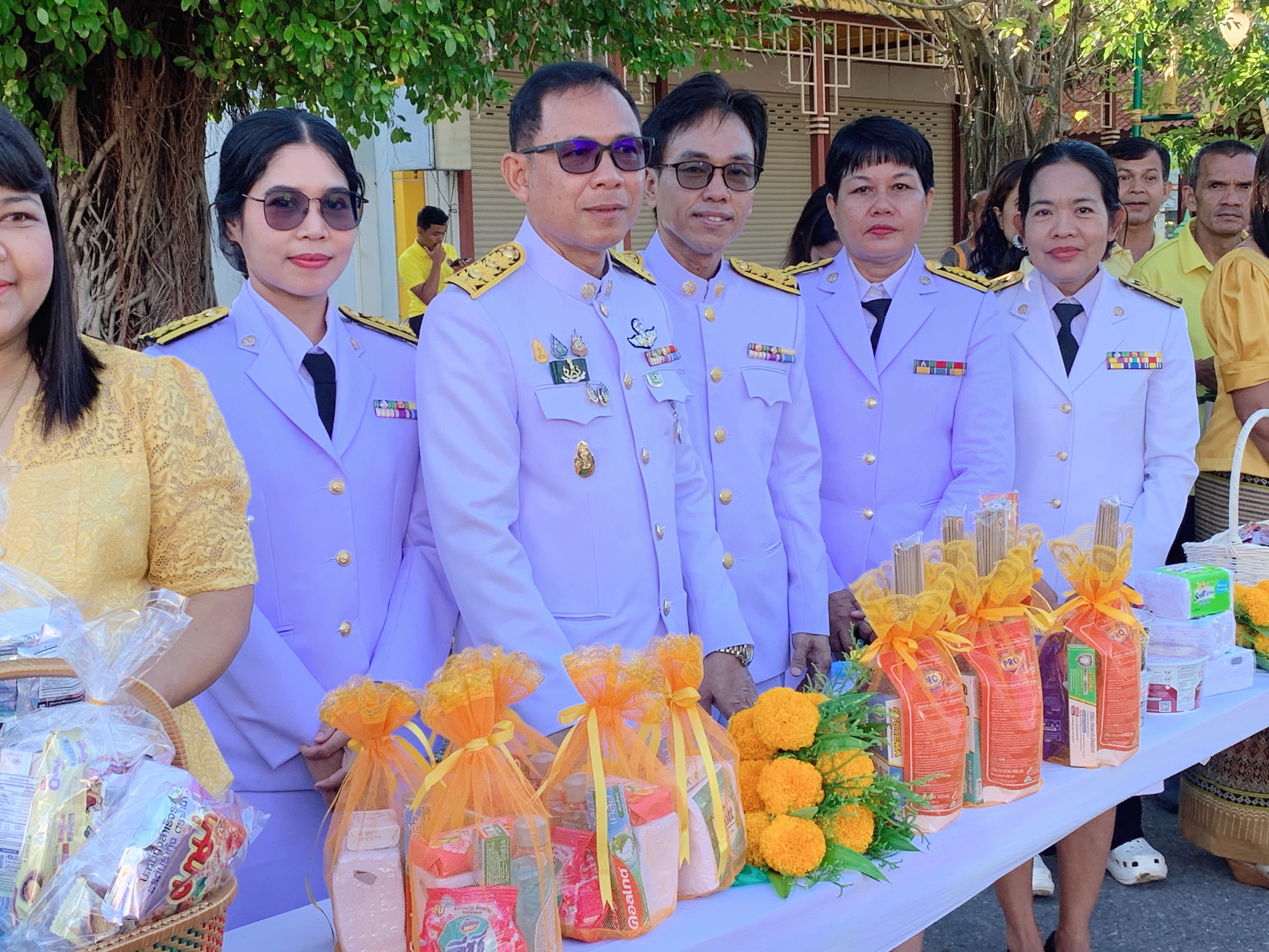 ประมงจังหวัดพัทลุง พร้อมด้วย นักวิชาการประมงปฎิบัติการ เข้าร่วมทำบุญตักบาตร เพื่อถวายเป็นพระราชกุศล   เนื่องในวันนวมินทรมหาราช วันคล้ายวันสวรรคต  พระบาทสมเด็จพระบรมชนกาธิเบศร มหาภูมิพลอดุลยเดชมหาราช บรมนาถบพิตร