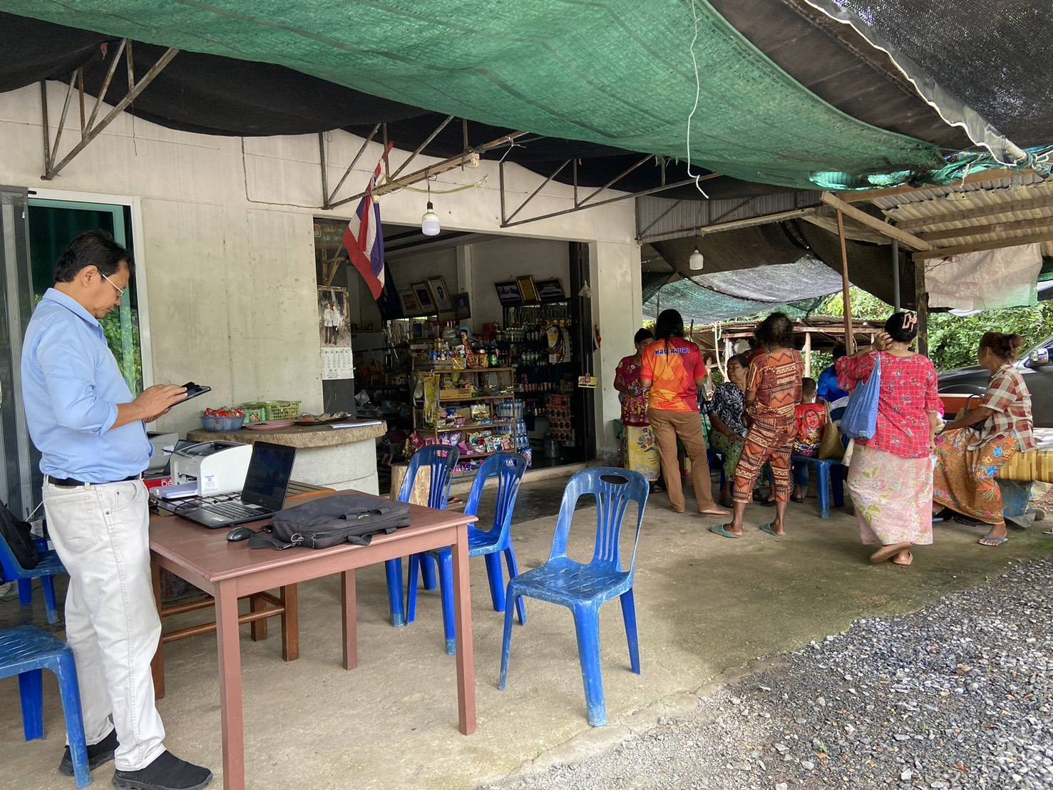 ประมงอำเภอเขาชัยสน พร้อมด้วย ประมงอำเภอควนขนุน   ประมงอำเภอบางแก้ว และ เจ้าหน้าที่บันทึกข้อมูล  รับขึ้นทะเบียนผู้ทำการประมง พื้นที่ หมู่ที่ 3 ตำบลจองถนน อำเภอเขาชัยสน จังหวัดพัทลุง