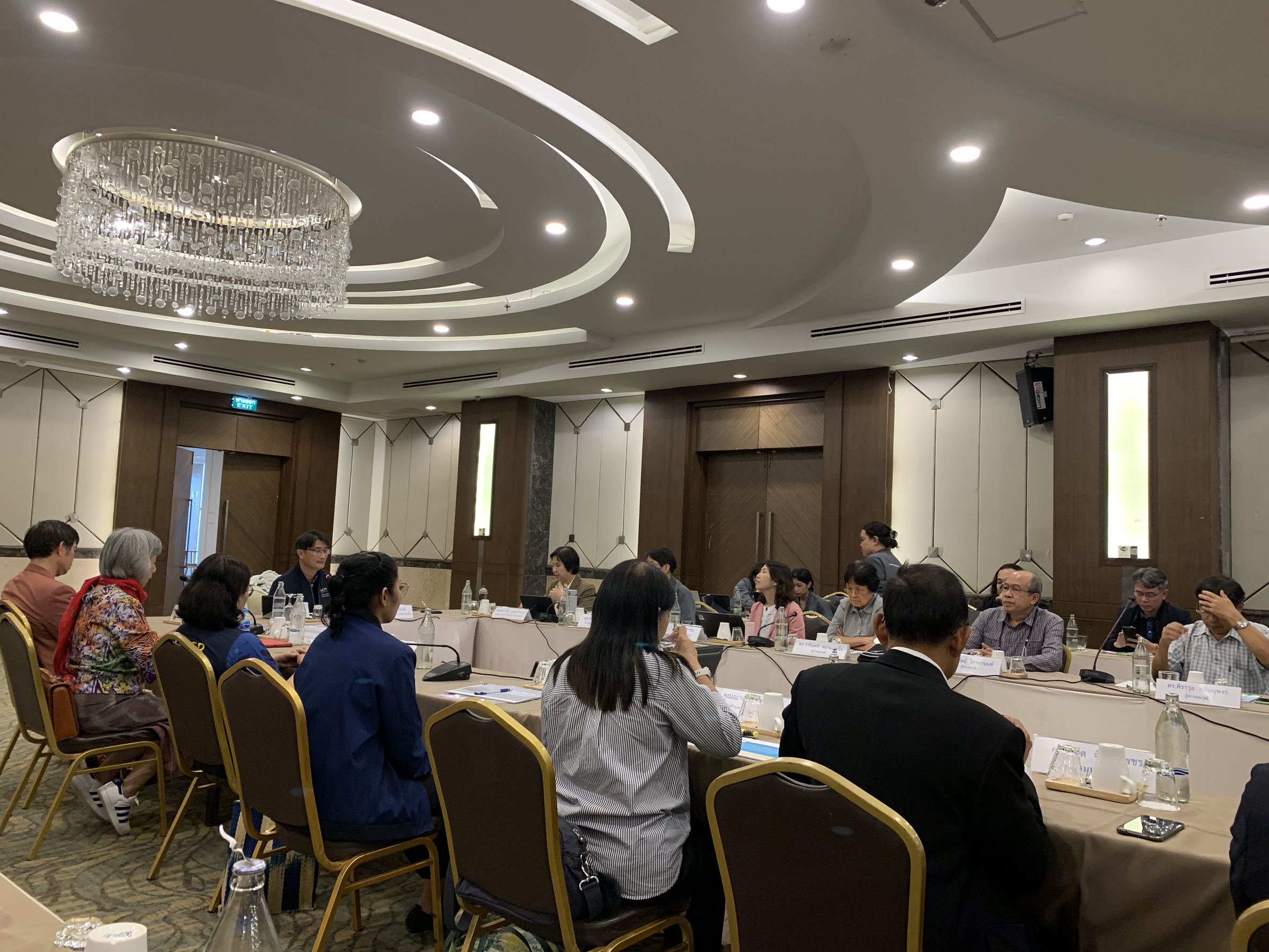 ประมงจังหวัดพัทลุง พร้อมด้วย  นักวิชาการประมงปฏิบัติการ กลุ่มพัฒนาและส่งเสริมการประมง  เข้าร่วมประชุมเตรียมความพร้อมในการดำเนินการแผนงาน การขับเคลื่อนการอนุรักษ์โลมาอิรวดีทะเลสาบสงขลา  ณ จังหวัดสงขลาและพัทลุง