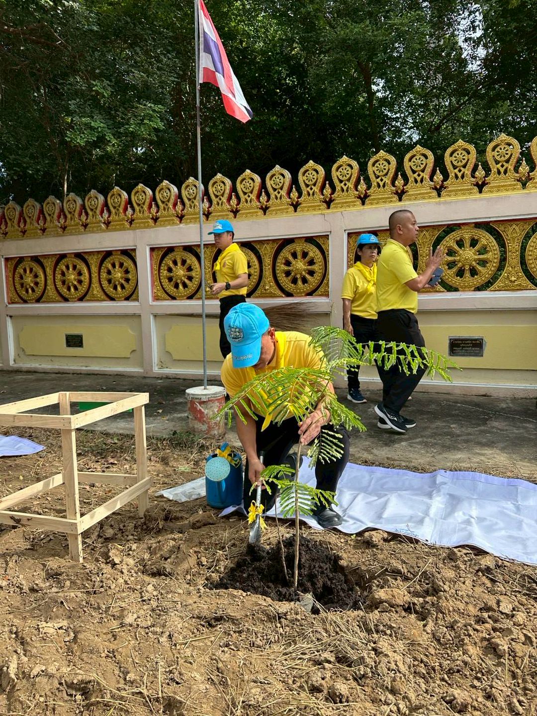 ประมงอำเภอโกรกพระ ร่วมกิจกรรมจิตอาสาพัฒนา เนื่องในวันคล้ายวันพระบรมราชสมภพพระบาทสมเด็จพระจอมเกล้าเจ้าอยู่หัว
