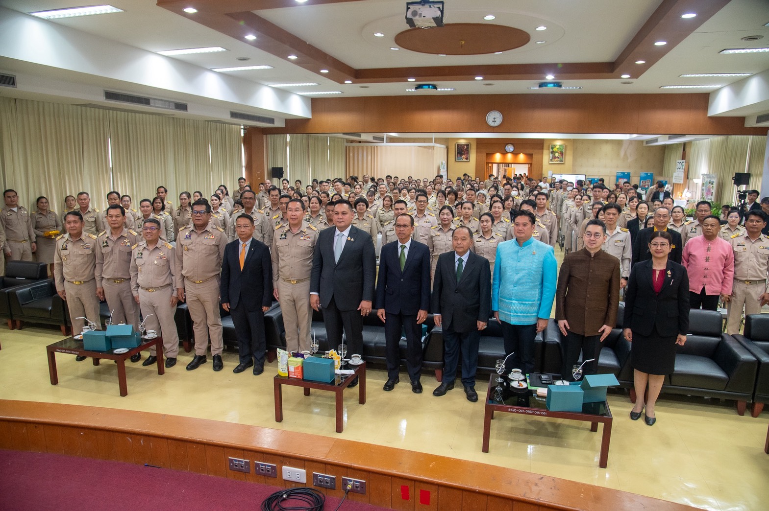 รักษาราชการแทนอธิบดีกรมประมง ร่วมรับฟังการมอบนโยบายของรัฐมนตรีช่วยว่าการกระทรวงเกษตรและสหกรณ์ เนื่องในโอกาสวันที่ระลึกคล้ายวันสถาปนากรมส่งเสริมการเกษตร ครบรอบปีที่ 58..คลิก