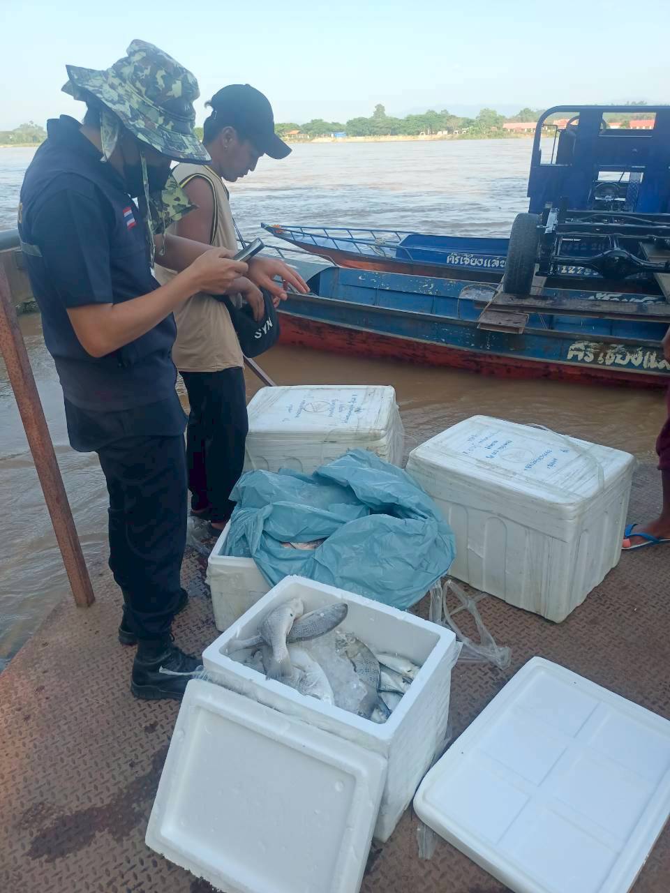 ศูนย์บริหารจัดการด่านตรวจประมงเขต 1 (เชียงราย) ตรวจยึดสินค้าสัตว์น้ำลักลอบส่งออก..คลิก