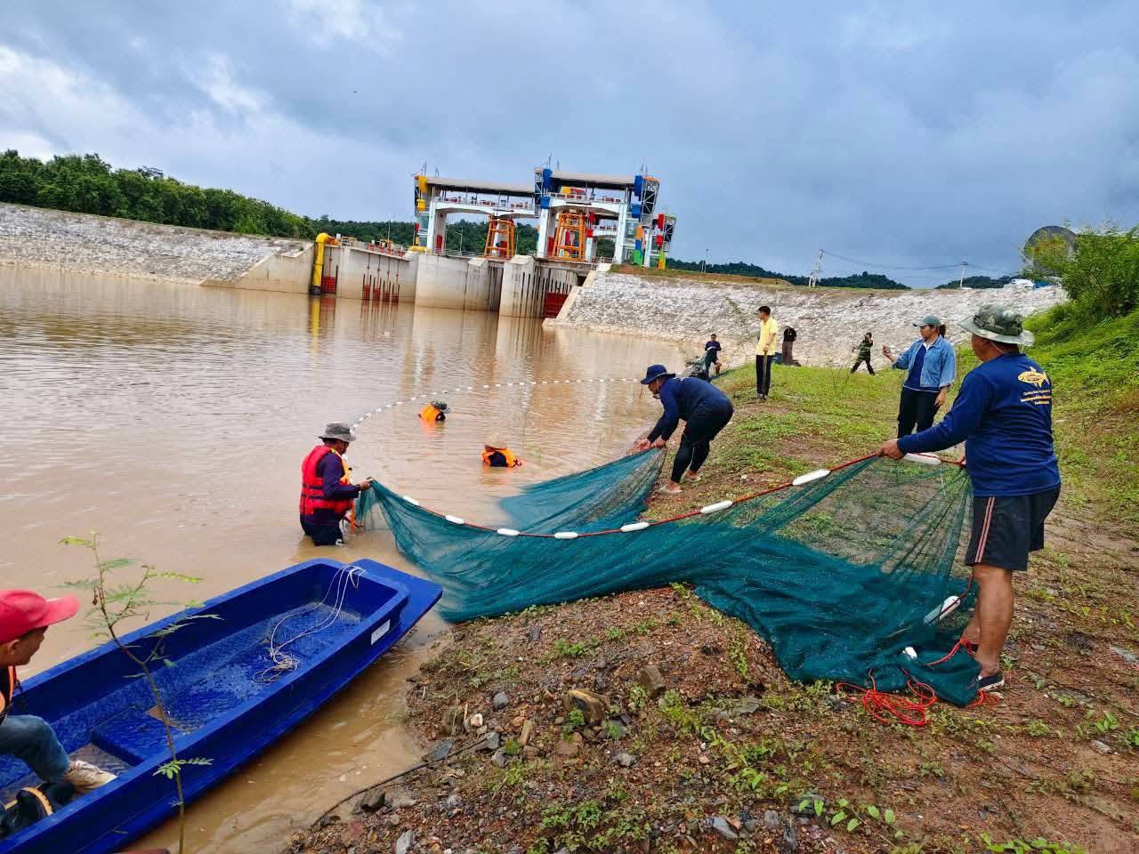 ร่วมสำรวจนิเวศวิทยาทางน้ำและทรัพยากรประมง บริเวณทางผ่านปลา (บันไดปลาโจน) ภายใต้โครงการประตูระบายน้ำศรีสองรักอันเนื่องมาจากพระราชดำริ อำเภอเชียงคาน จังหวัดเลย