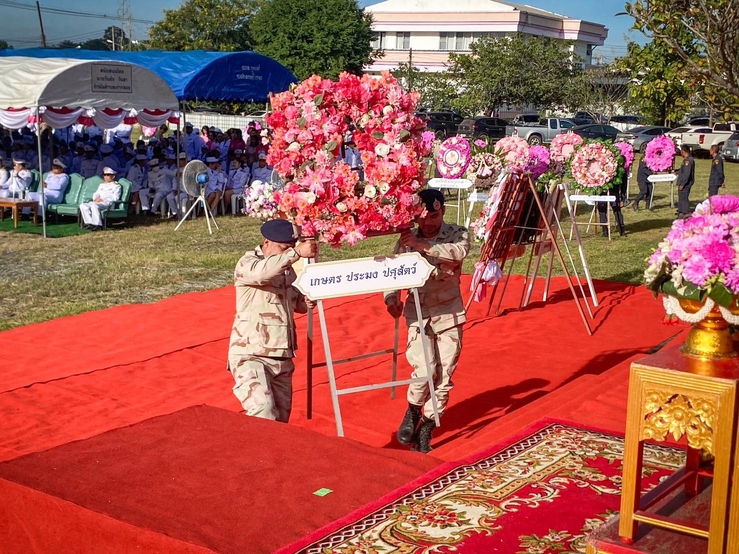เข้าร่วมพิธีวางพวงมาลา น้อมรำลึกเนื่องในวันคล้ายวันสวรรคตพระบาทสมเด็จพระจุลจอมเกล้าเจ้าอยู่หัว รัชกาลที่ 5 “วันปิยมหาราช” ประจำปี 2568