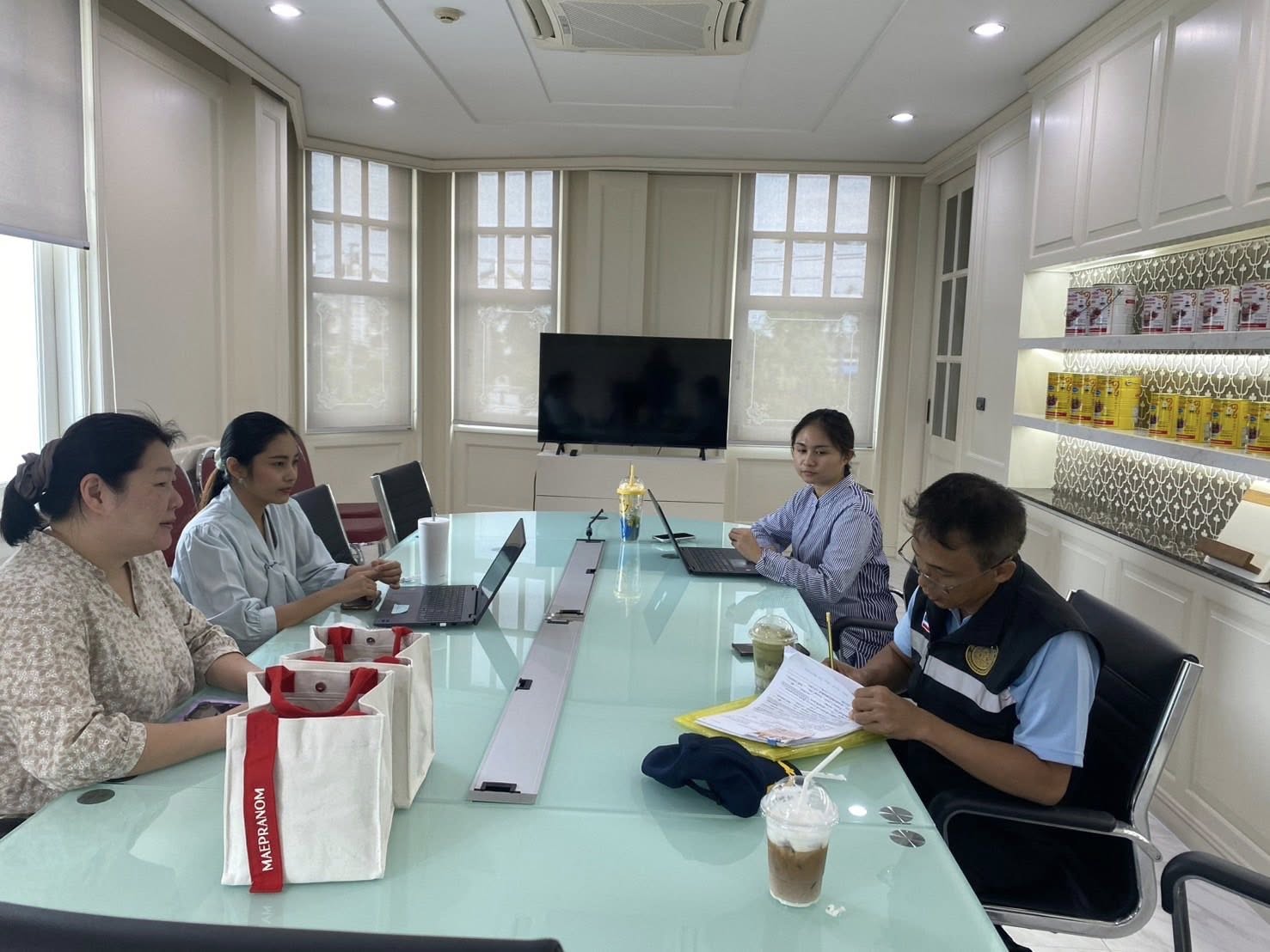 สำนักงานพื้นที่ประมงกรุงเทพมหานครลงพื้นที่ตรวจสอบสถานประกอบการด้านการประมง (ทบ.2) เขตทวีวัฒนา กรุงเทพมหานคร