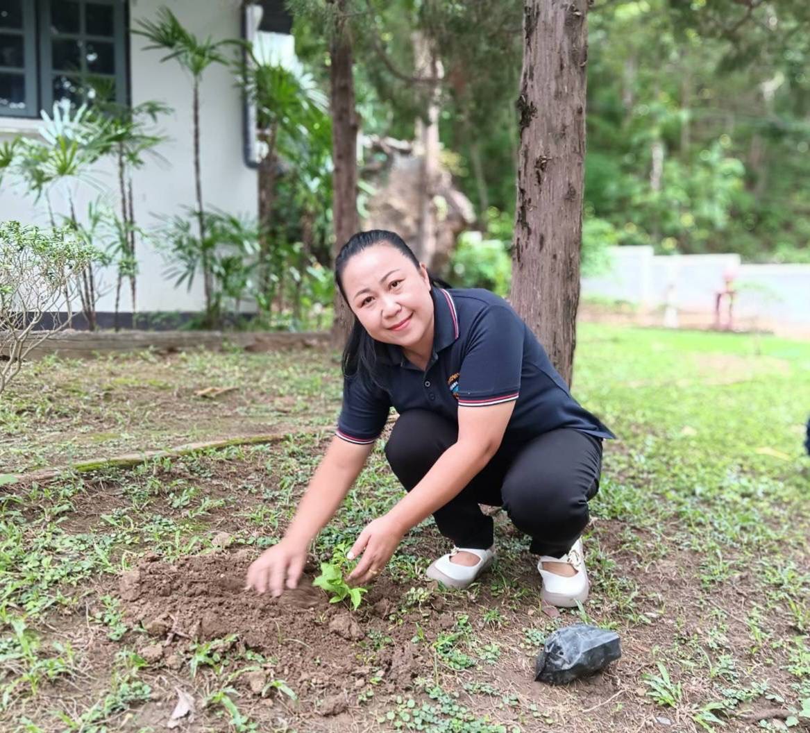 ปลูกต้นไม้เนื่องในวันรักต้นไม้ประจำปีของชาติ