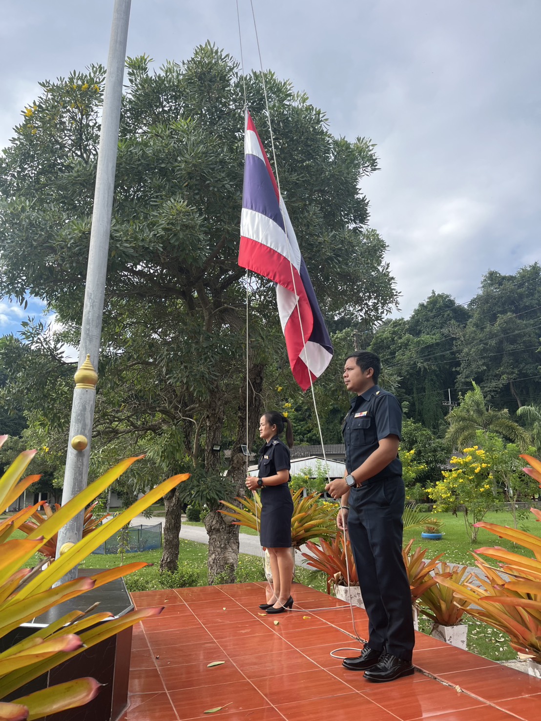  ร่วมทำกิจกรรมหน้าเสาธงและมอบหมายงานประจำสัปดาห์