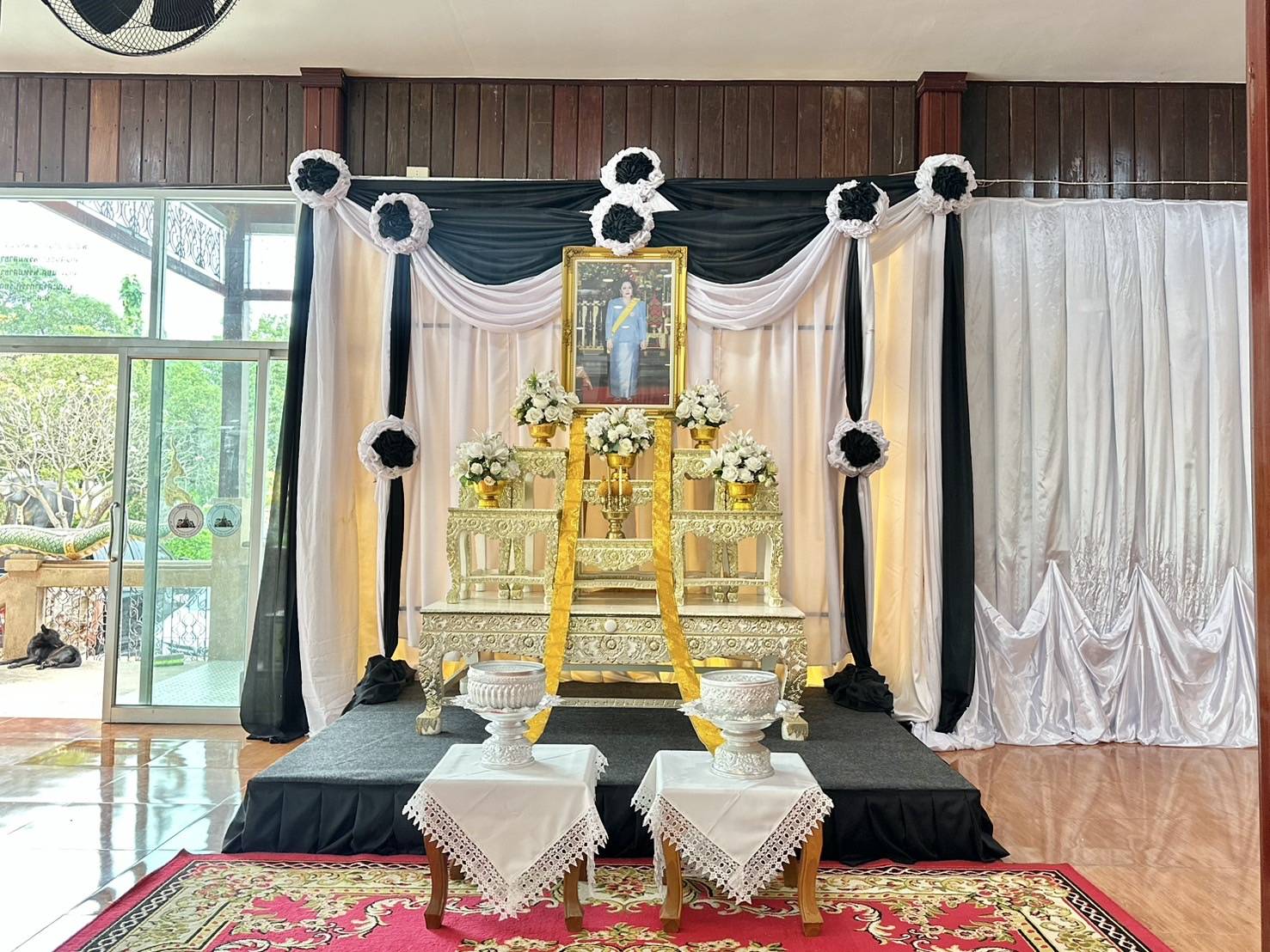 ประมงอำเภอคงร่วมพิธีลงนามถวายความอาลัยและถวายน้ำสรงพระบรมศพ