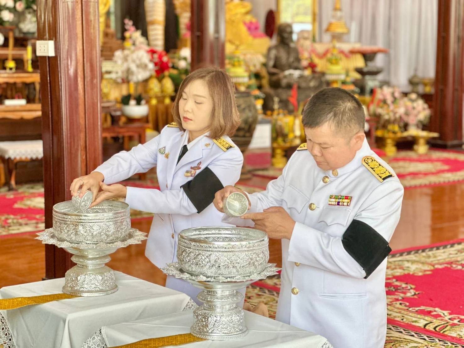 ประมงอำเภอคงร่วมพิธีลงนามถวายความอาลัยและถวายน้ำสรงพระบรมศพ