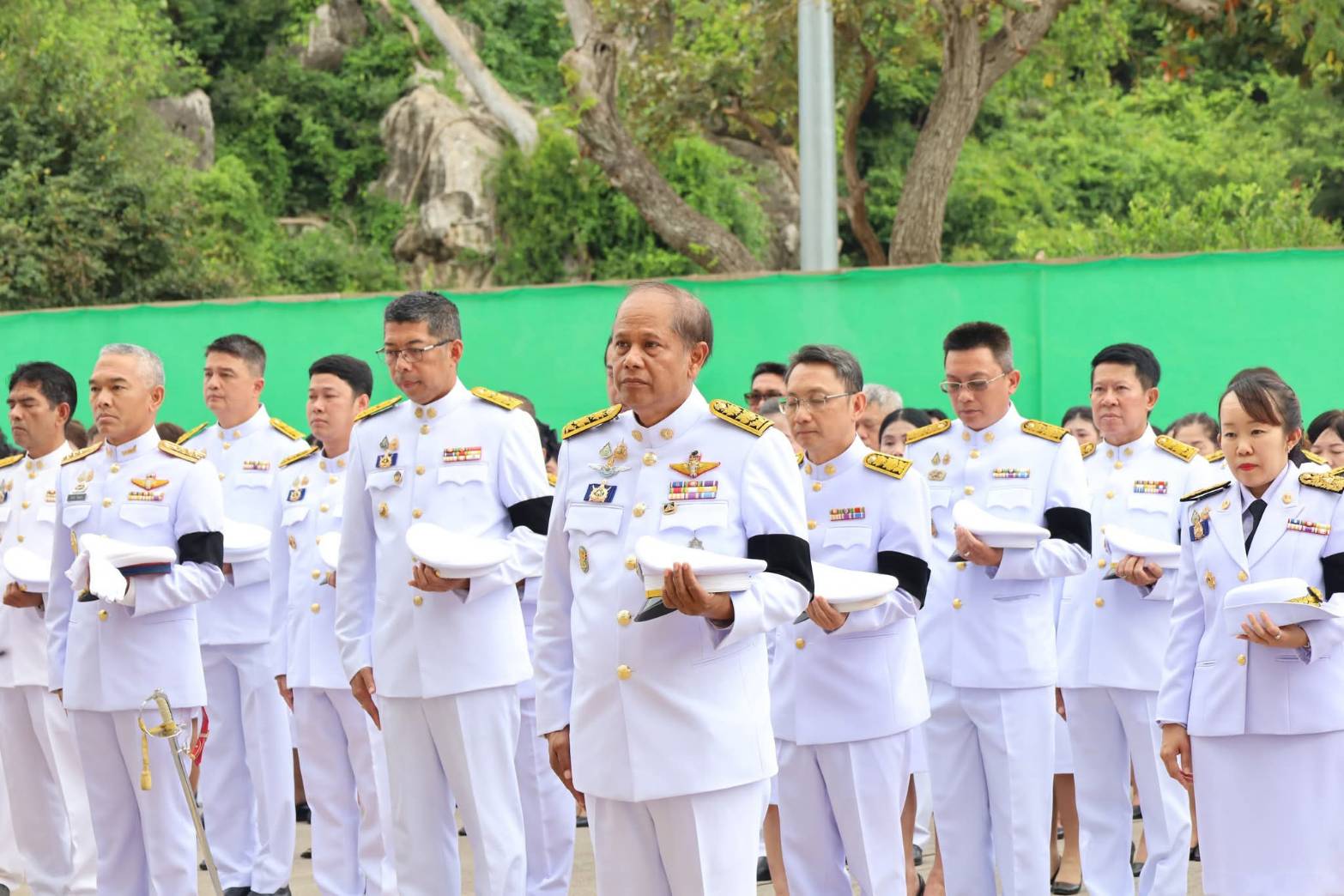 ร่วมพิธีแสดงความอาลัยถวายแด่สมเด็จพระนางเจ้าสิริกิติ์ พระบรมราชินีนาถ พระบรมราชชนนีพันปีหลวง