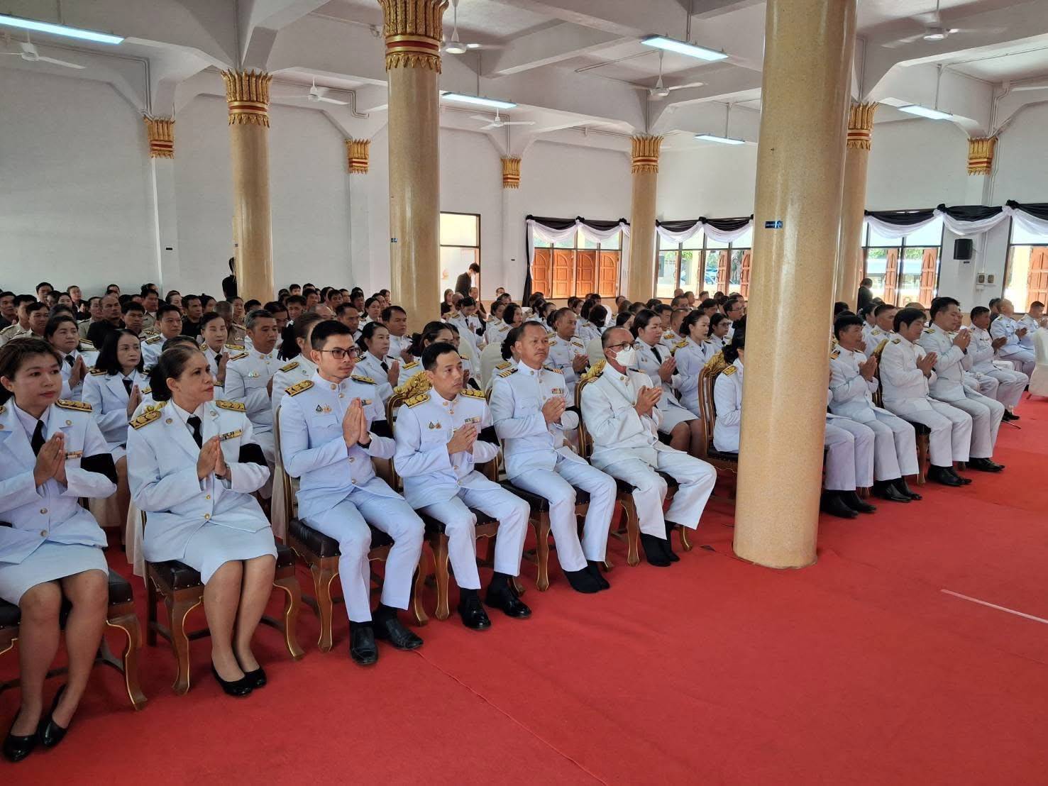 ร่วมงานประกอบพิธีถวายภัตตาหารเพลพระสงฆ์อุทิศถวายเป็นพระราชกุศลแด่สมเด็จพระนางเจ้าสิริกิติ์ พระบรมราชินีนาถ พระบรมราชชนนีพันปีหลวง..คลิก