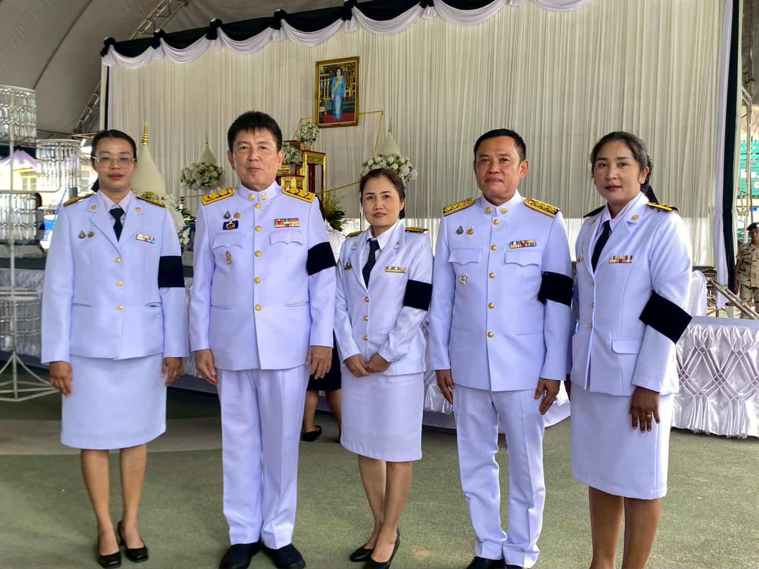 เข้าร่วมพิธีถวายสักการะพระบรมศพสมเด็จพระนางเจ้าสิริกิติ์ พระบรมราชินีนาถ พระบรมราชชนนีพันปีหลวง สวรรคต..คลิก