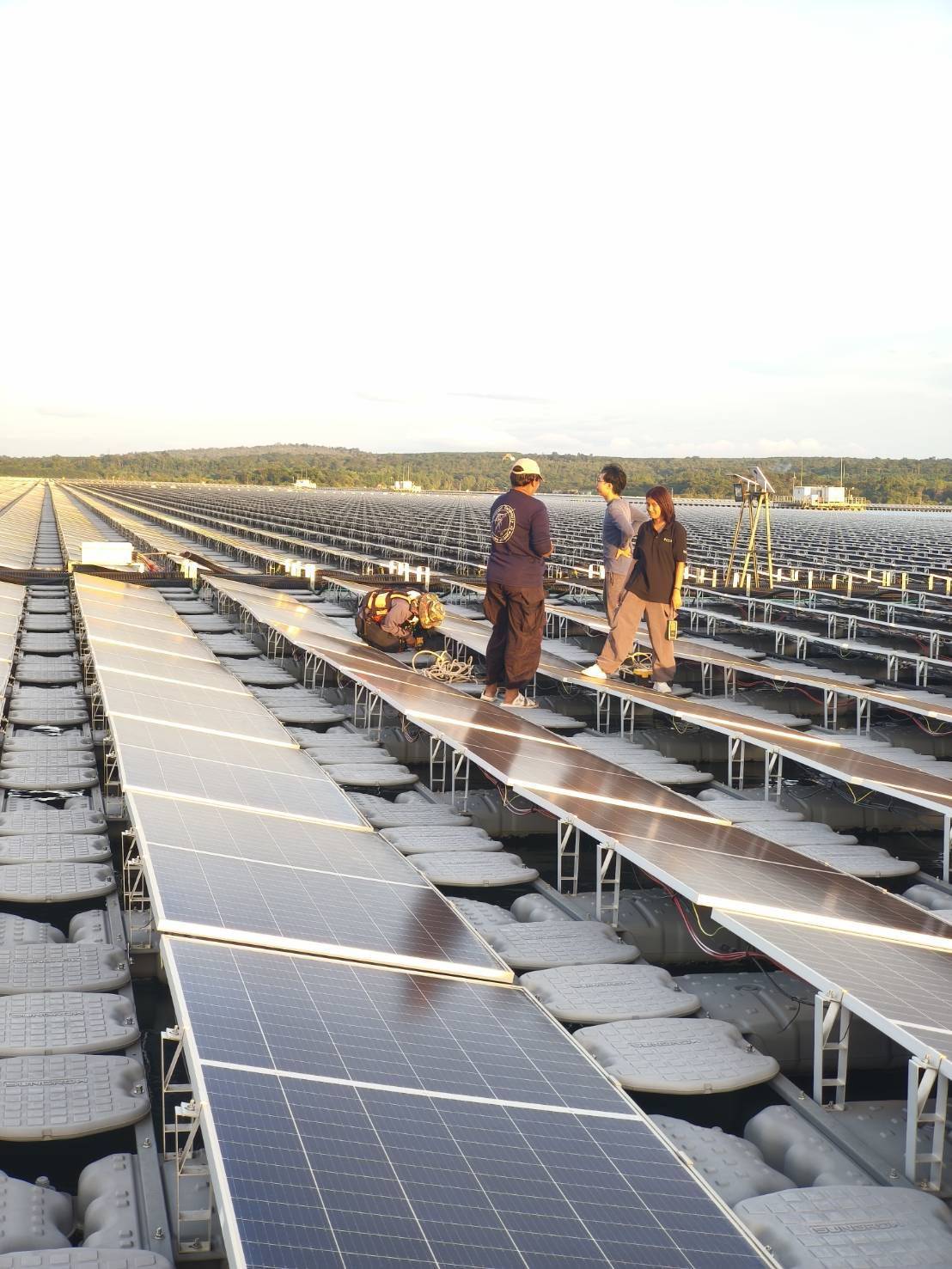 สำรวจเก็บตัวอย่างด้านกระแสน้ำในเขื่อนสิรินธร