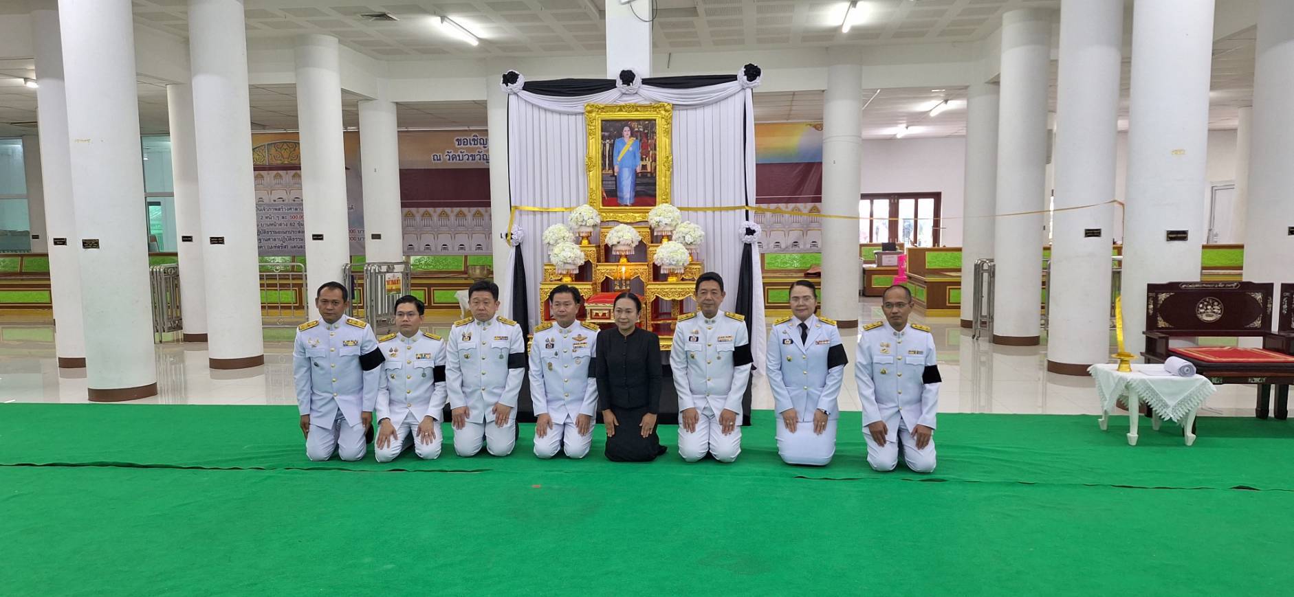 พิธีสรงน้ำพระบรมศพ เบื้องหน้าพระฉายาลักษณ์ สมเด็จพระนางเจ้าสิริกิติ์ พระบรมราชินีนาถ พระบรมราชชนนีพันปีหลวง..คลิก