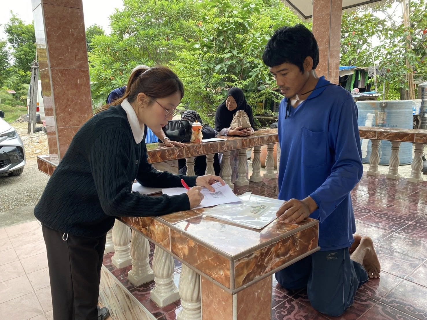 สำนักงานประมงพื้นที่กรุงเทพมหานคร ลงพื้นที่ให้บริการเกษตรกร