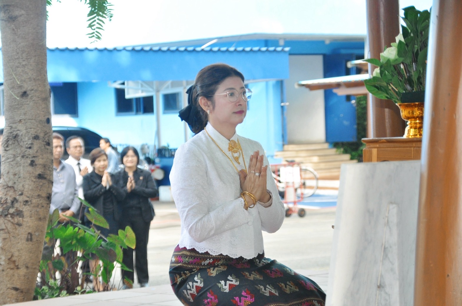 อธิบดีกรมประมง สักการะสิ่งศักด