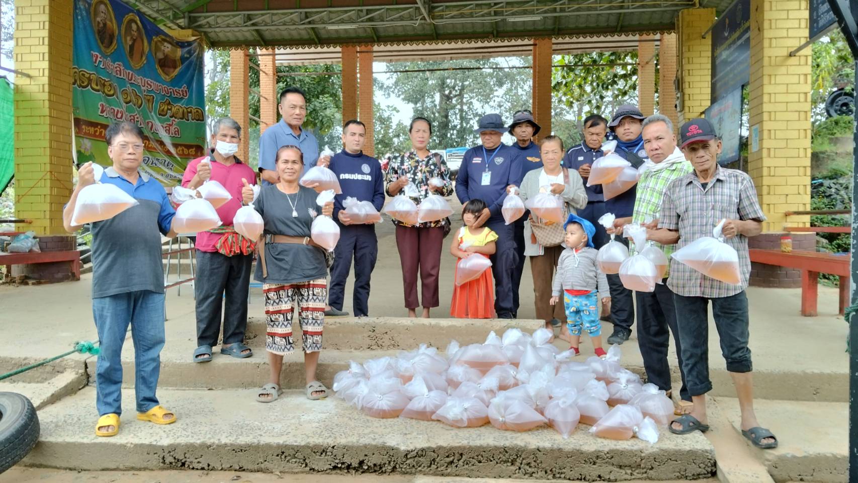 ดำเนินกิจกรรมจิตอาสาพัฒนาชุมชนประมง  (1 ศูนย์ 1 หน่วย 1 ชุมชนประมงต้นแบบ) 