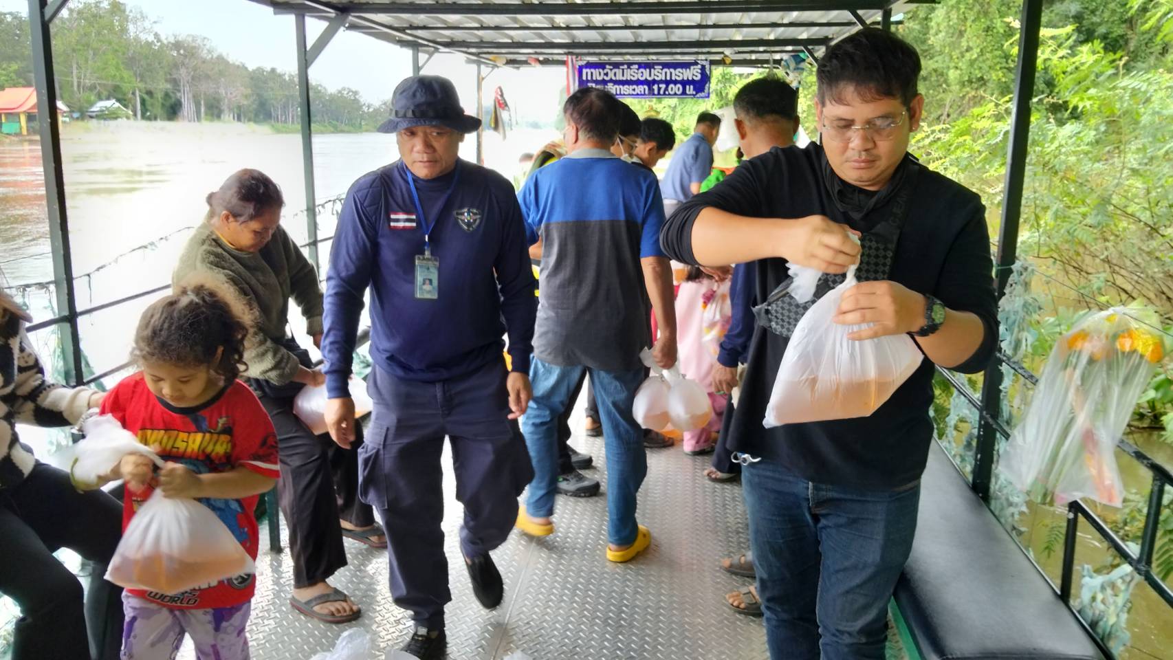 ดำเนินกิจกรรมจิตอาสาพัฒนาชุมชนประมง  (1 ศูนย์ 1 หน่วย 1 ชุมชนประมงต้นแบบ) 