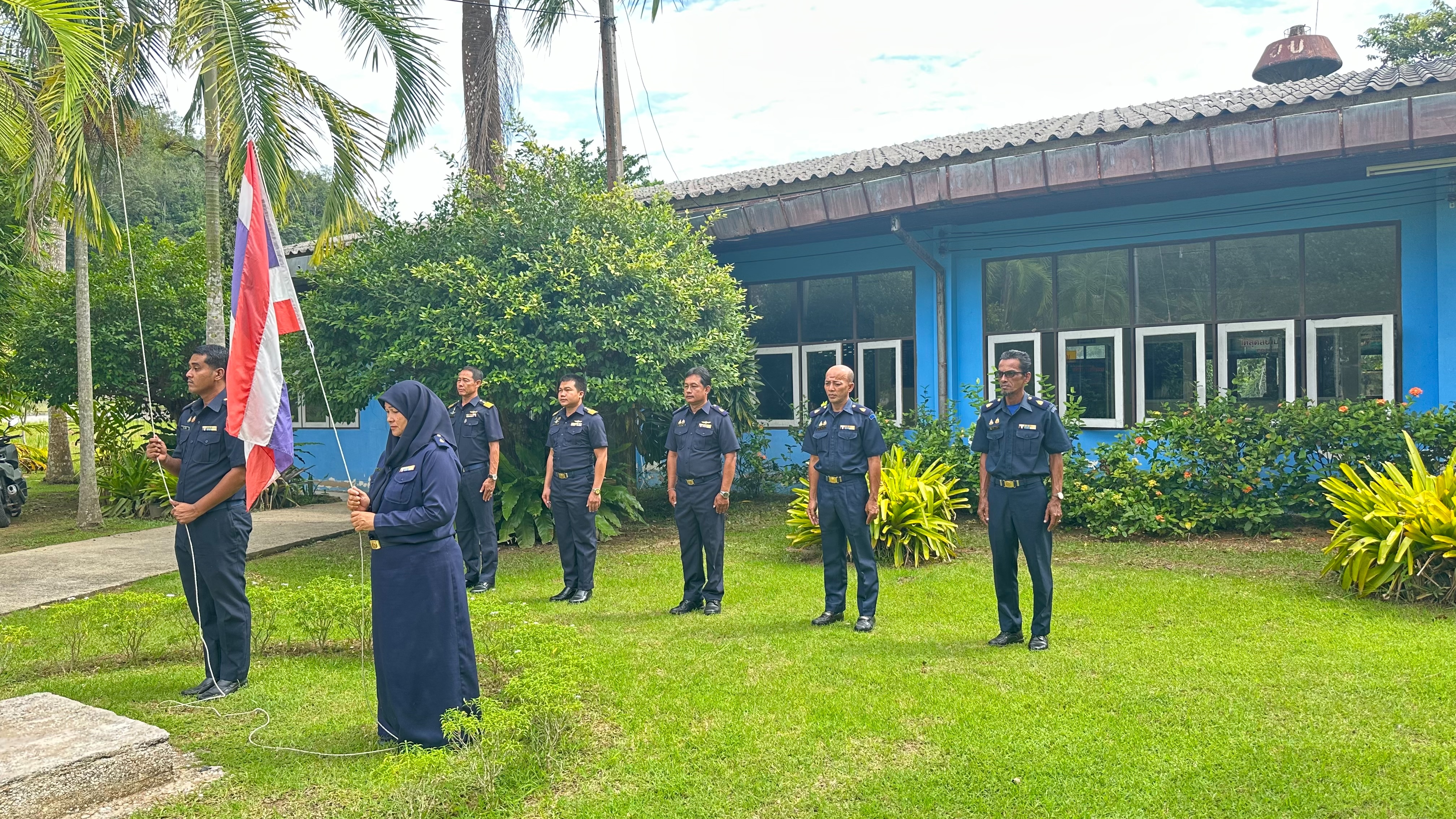 เข้าแถวเคารพธงชาติ..คลิก