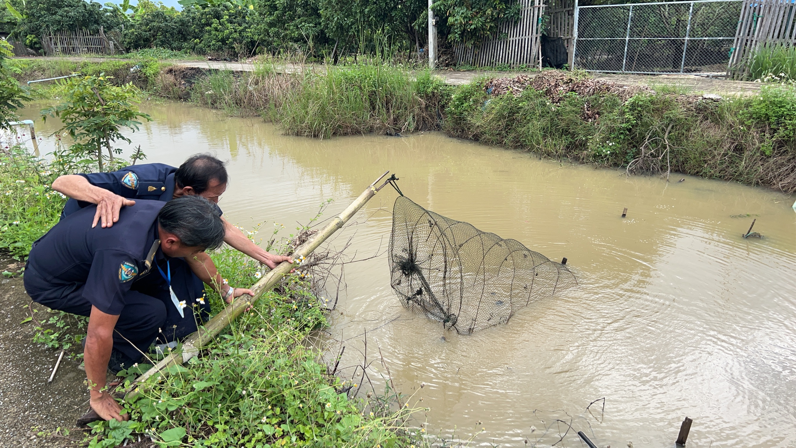 รื้อถอนเครื่องมือประมงผิดกฎหมาย จังหวัดลำพูน