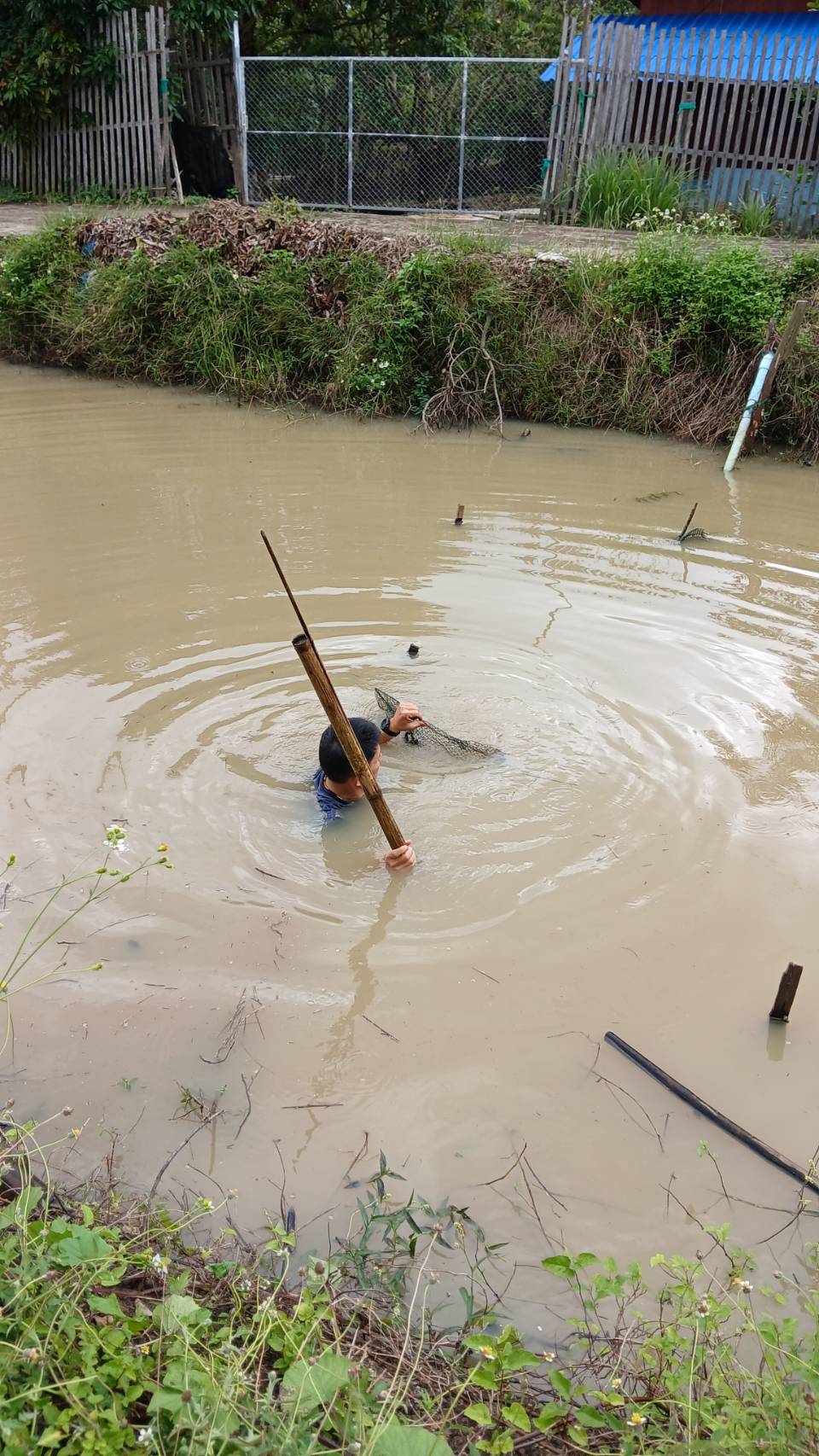 รื้อถอนเครื่องมือประมงผิดกฎหมาย จังหวัดลำพูน