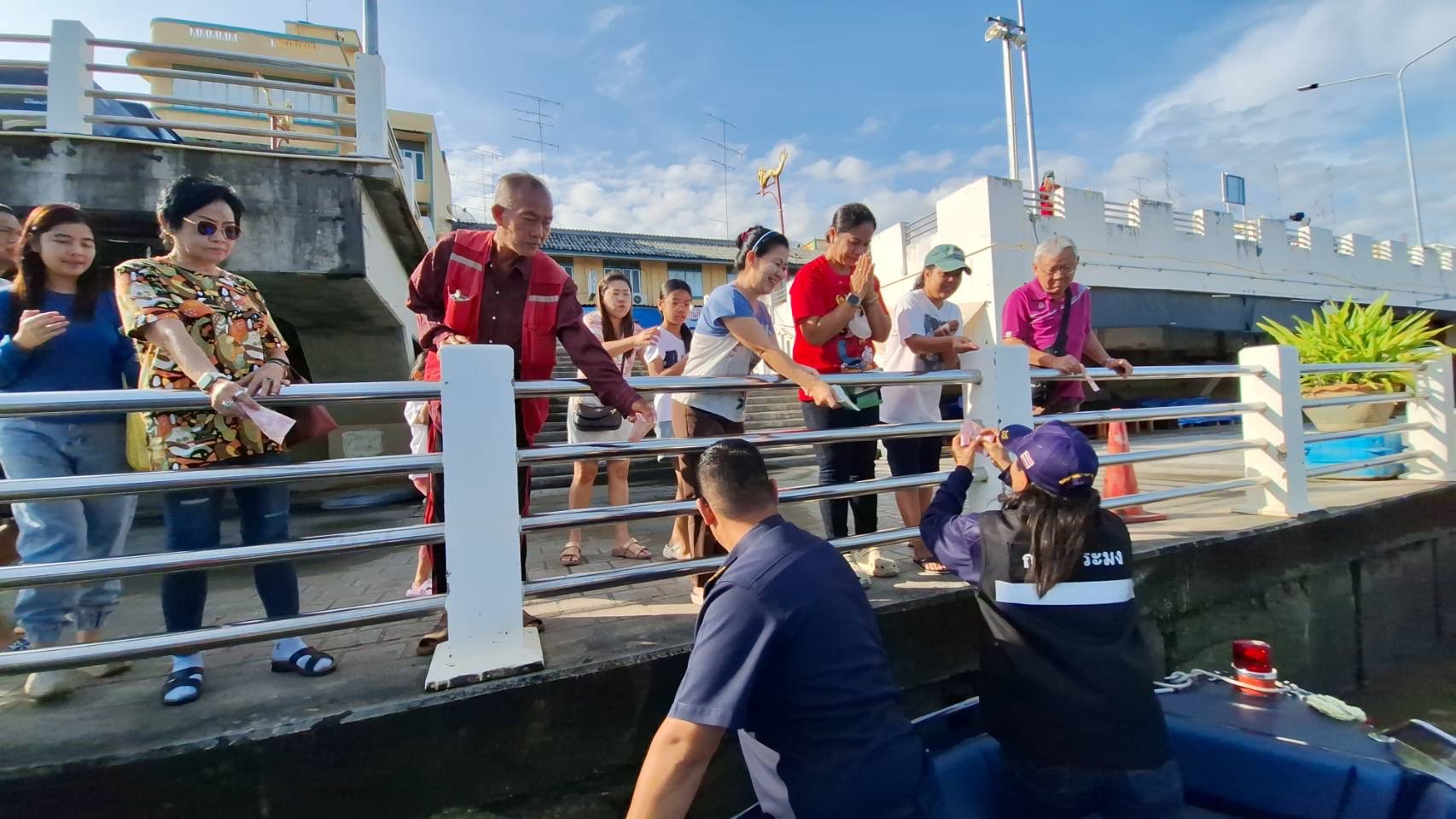 ร่วมปฏิบัติหน้าที่ในการรักษาคว